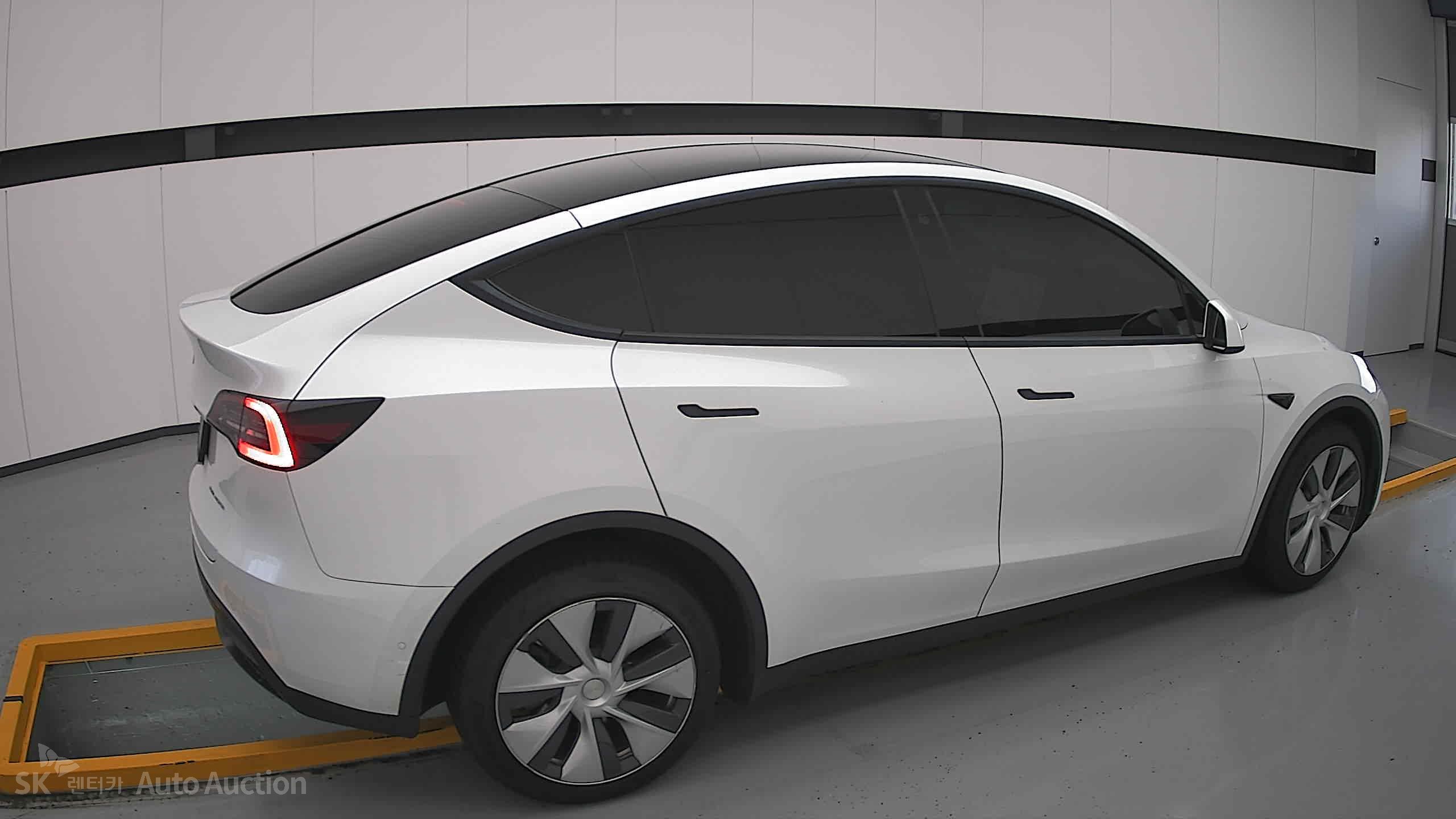 Tesla Model Y 2022 — صورة 18