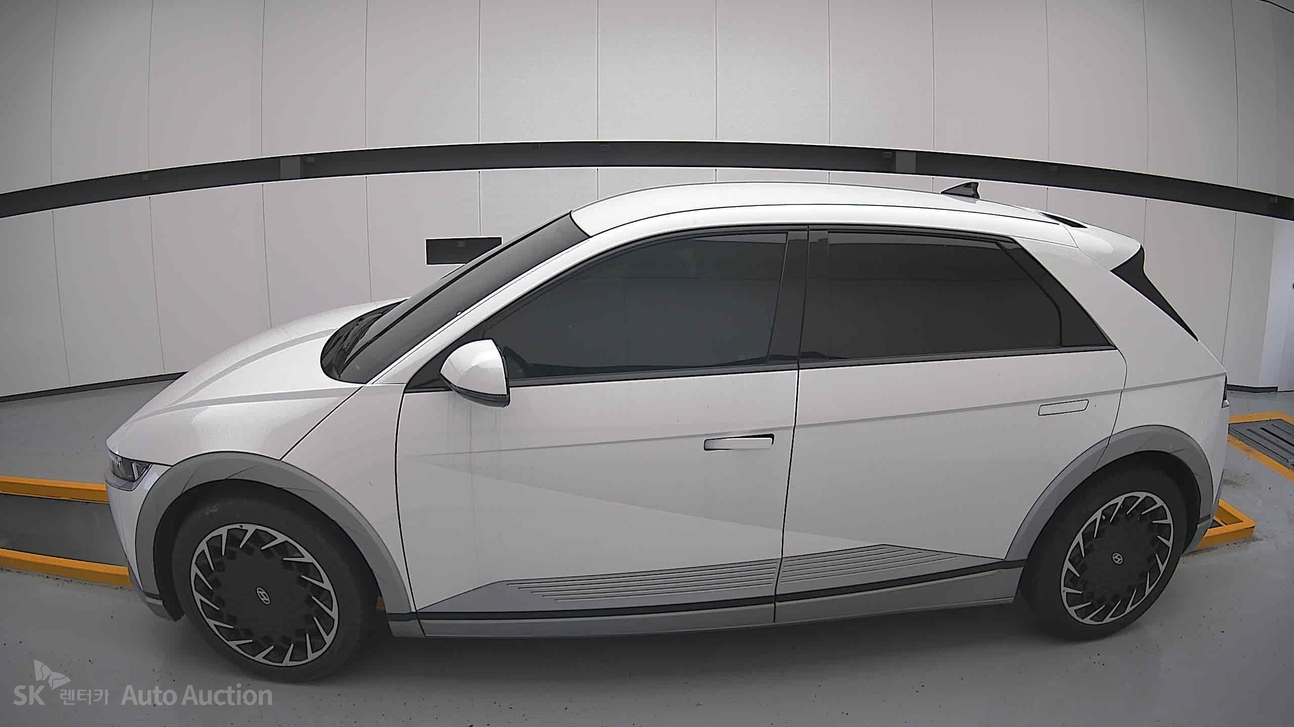 هيونداي Ioniq 2022 — صورة 13