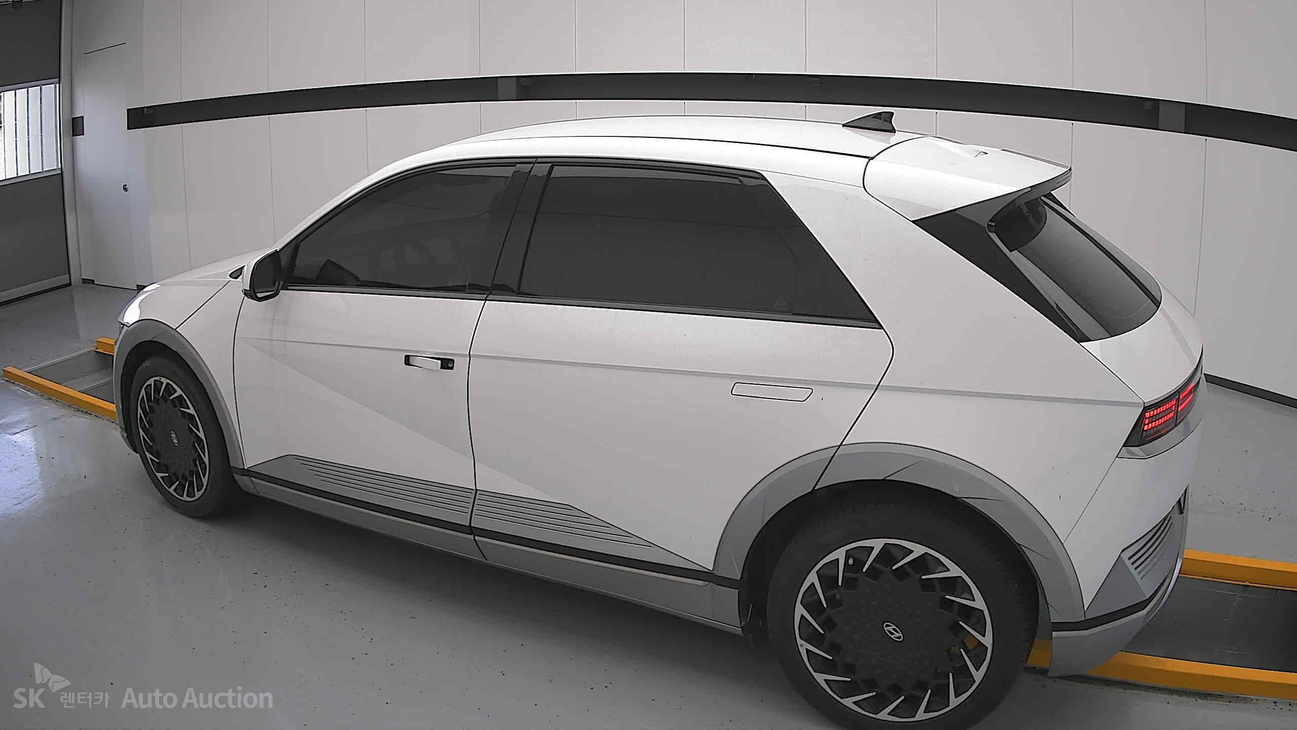 هيونداي Ioniq 2022 — صورة 14
