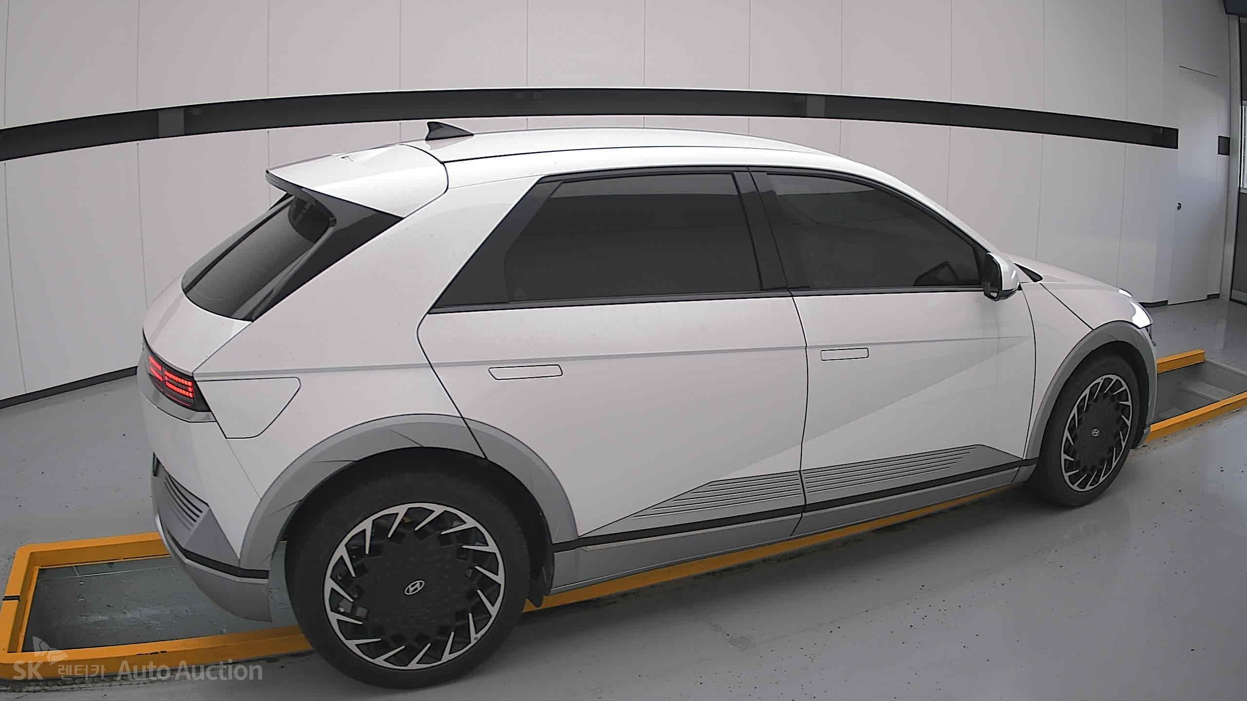 هيونداي Ioniq 2022 — صورة 18