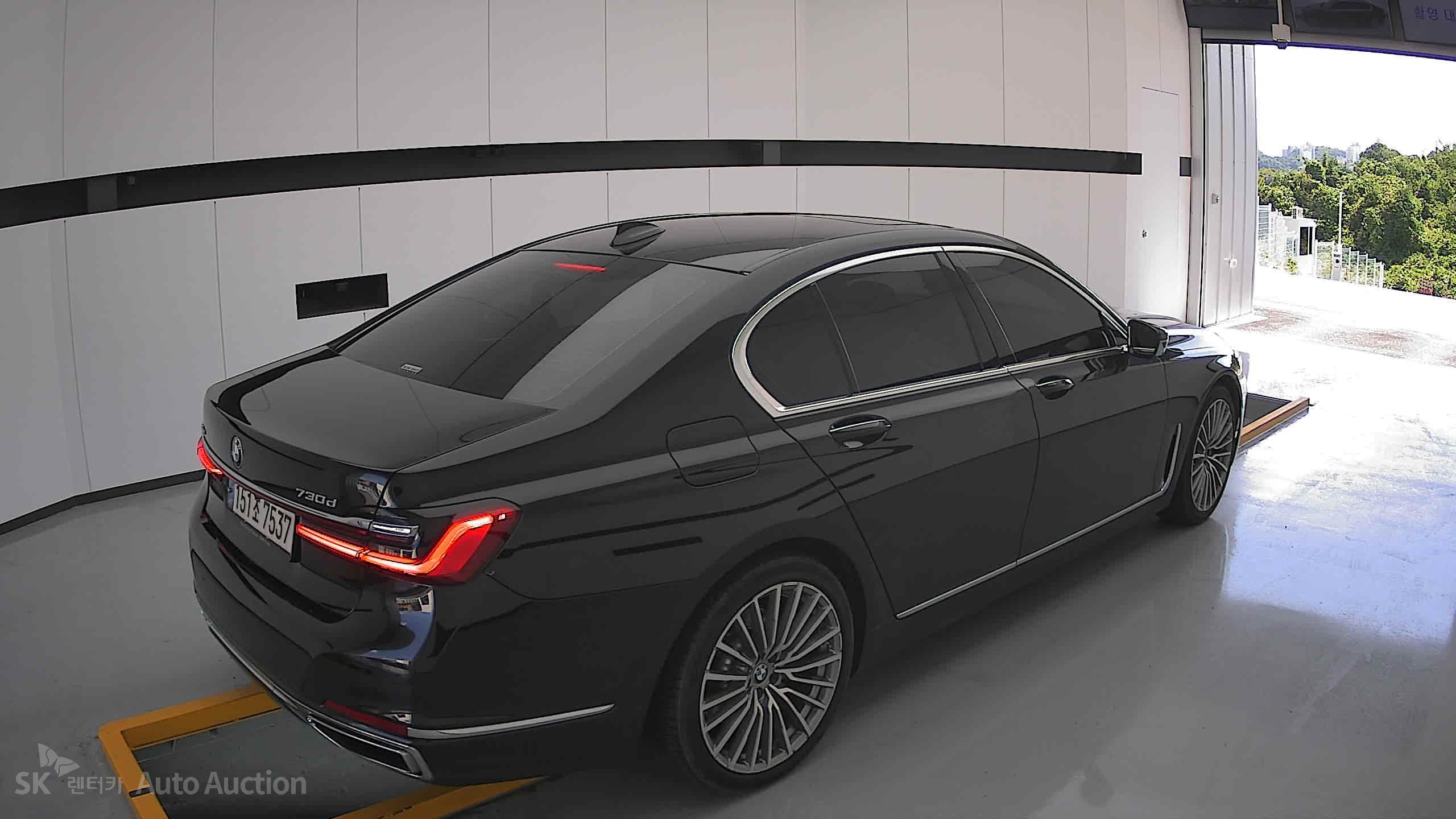 Bmw 7 Series 2022 — صورة 17