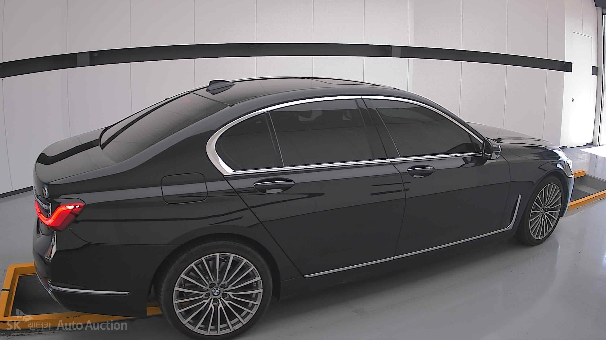 Bmw 7 Series 2022 — صورة 18