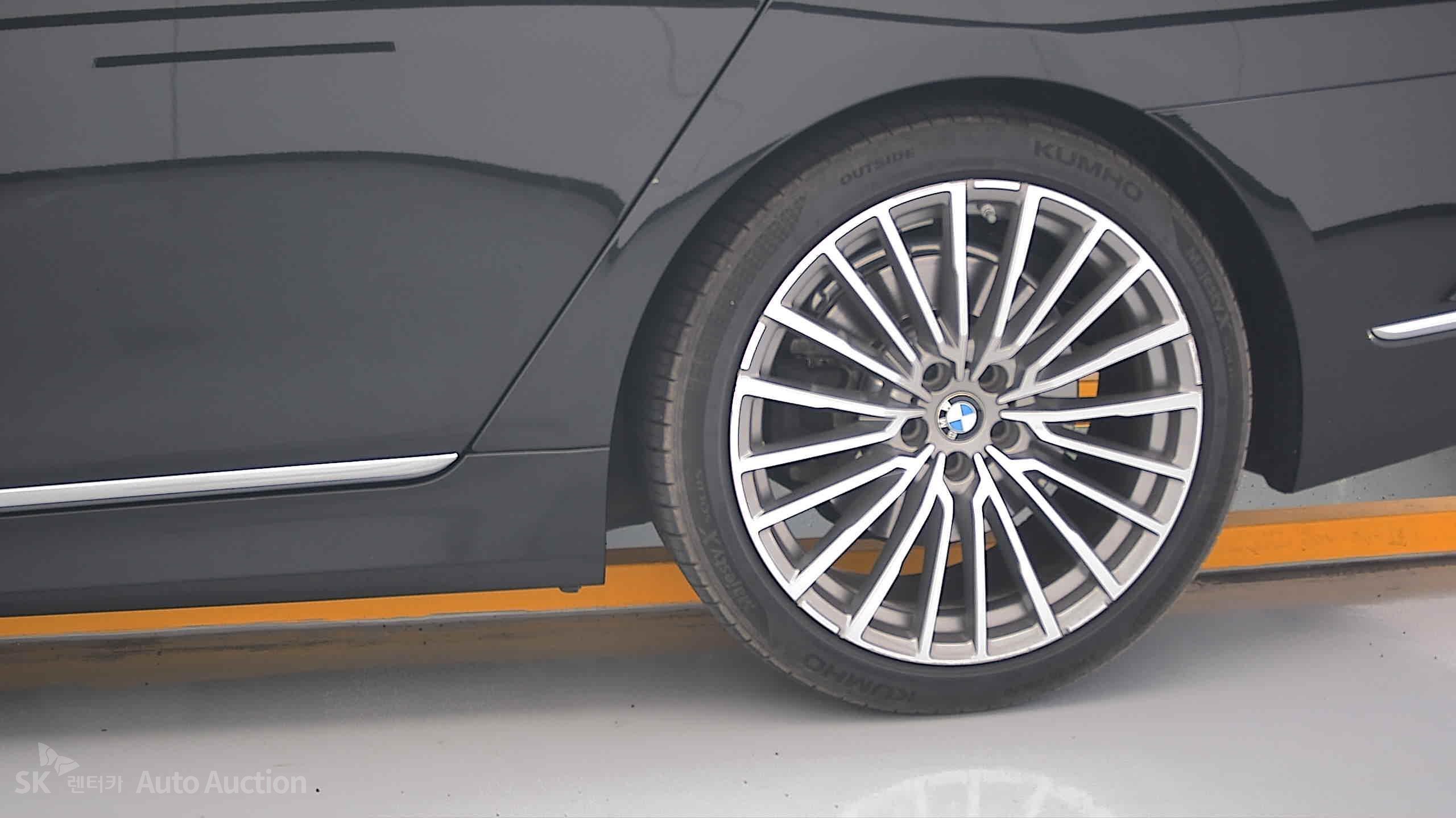 Bmw 7 Series 2022 — صورة 26