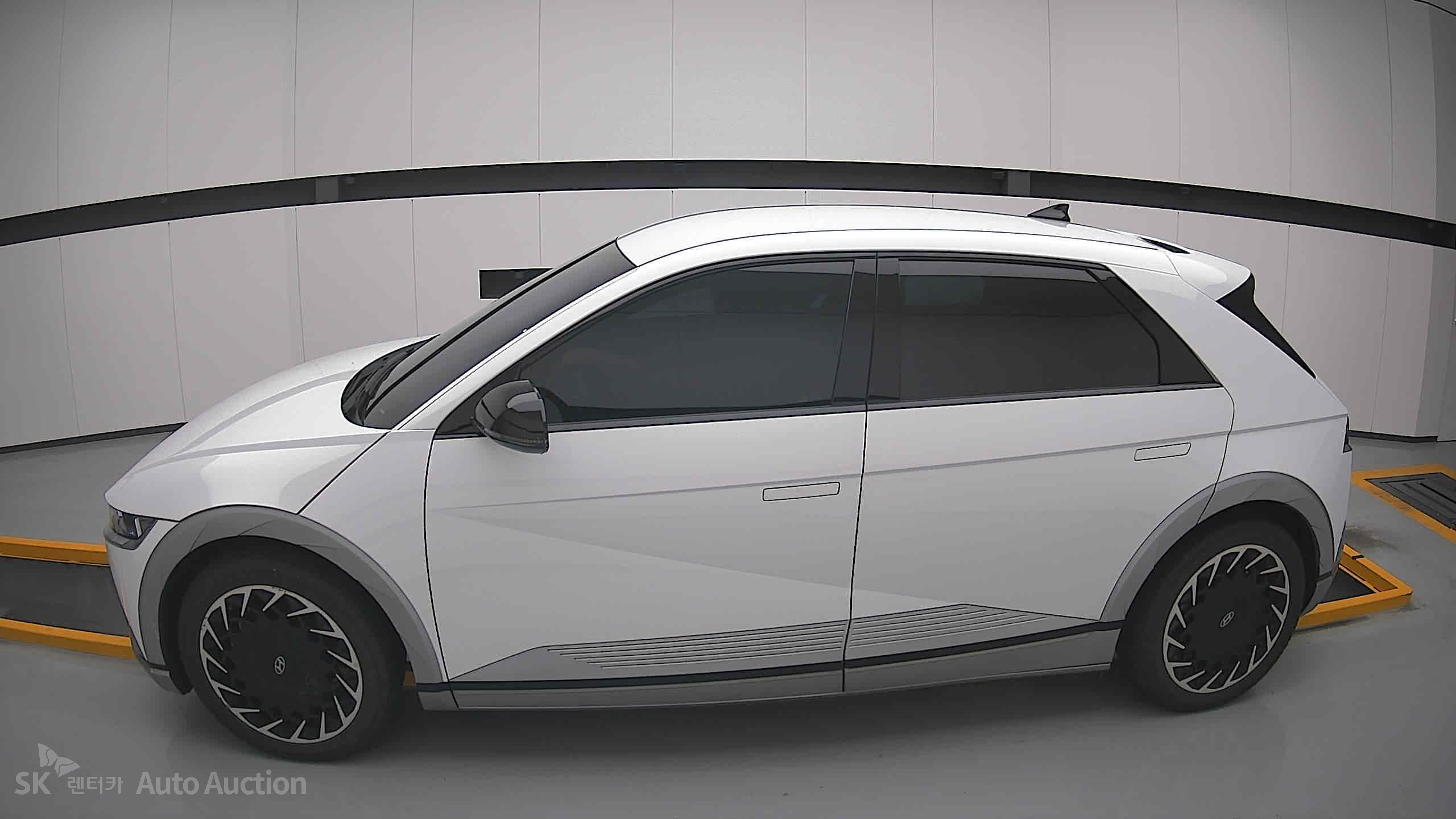 هيونداي Ioniq 2022 — صورة 13