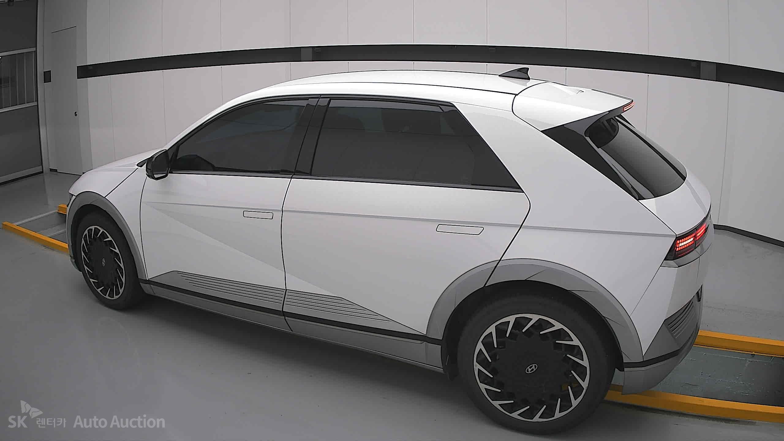 هيونداي Ioniq 2022 — صورة 14