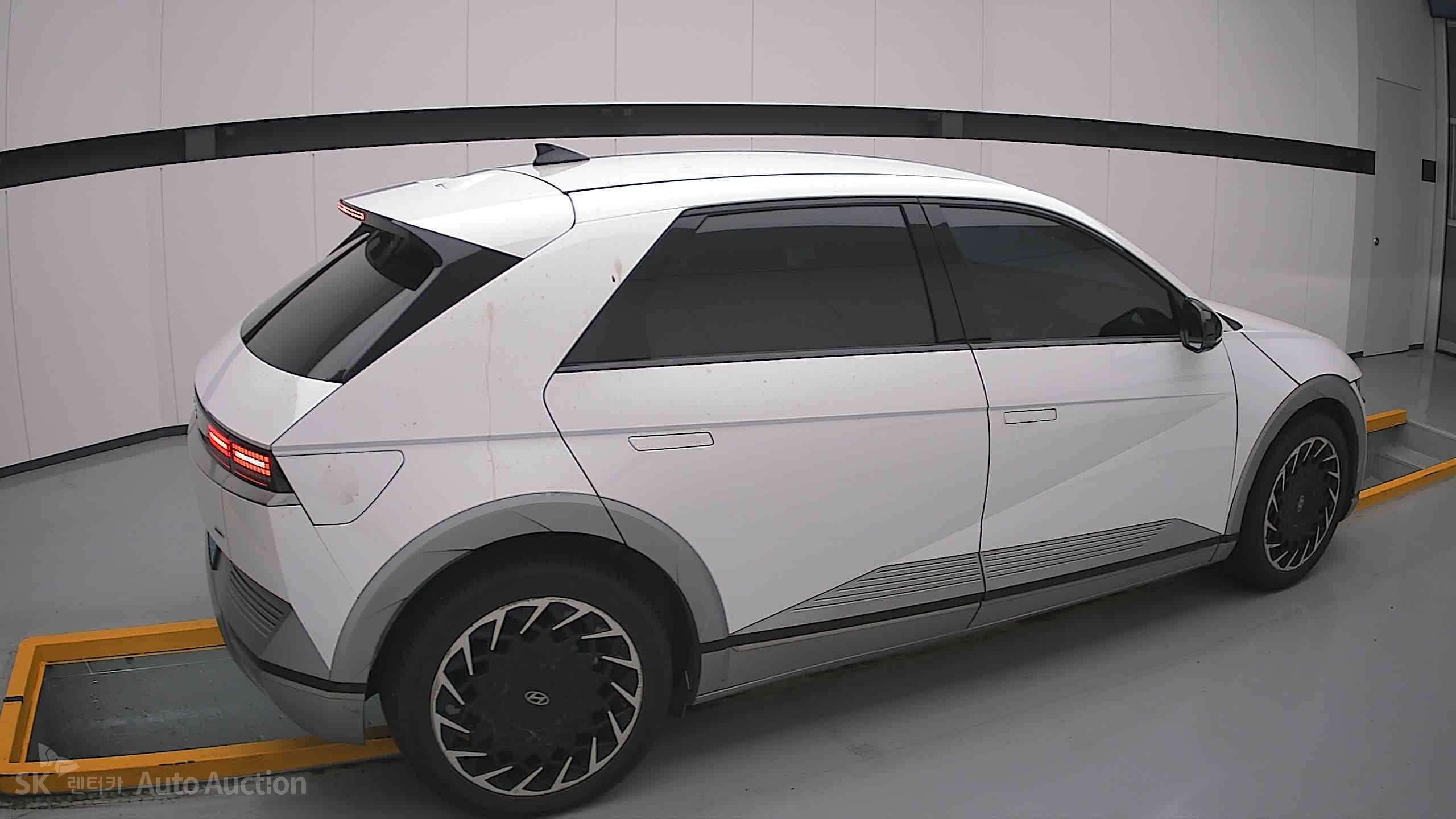 هيونداي Ioniq 2022 — صورة 18