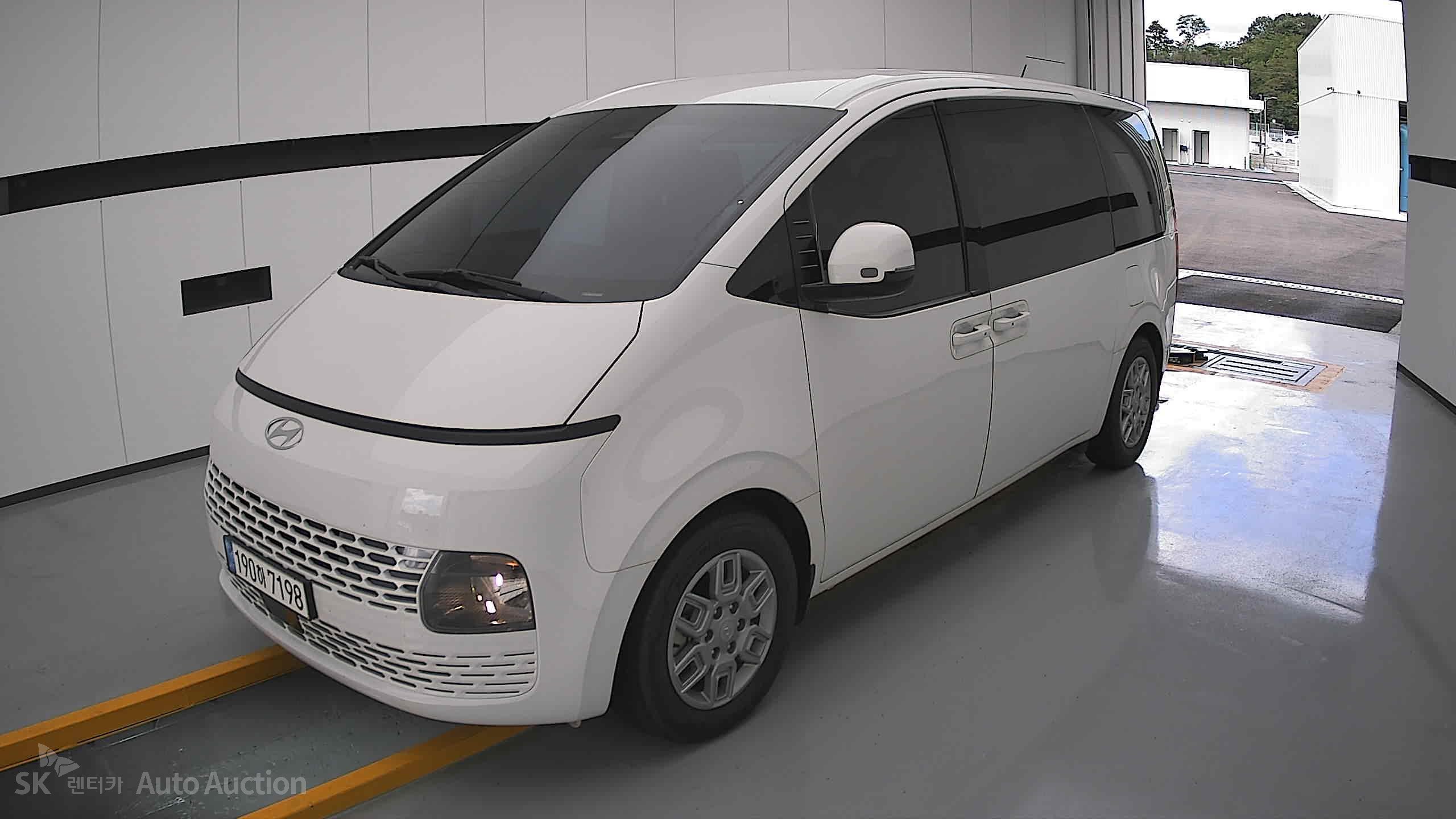 هيونداي Staria 2023 — صورة 11
