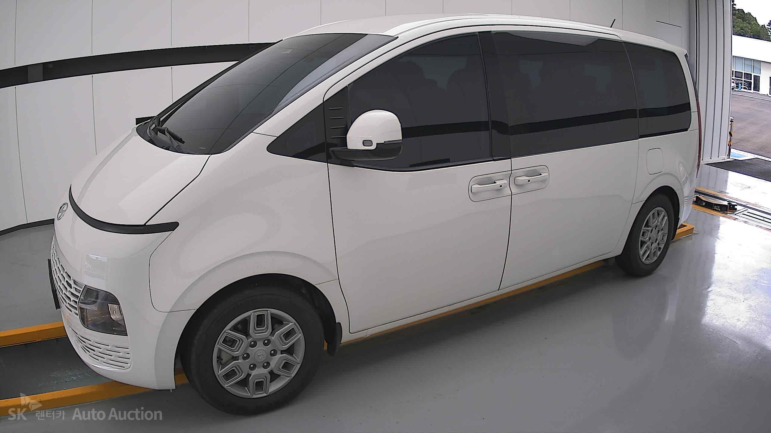 هيونداي Staria 2023 — صورة 12