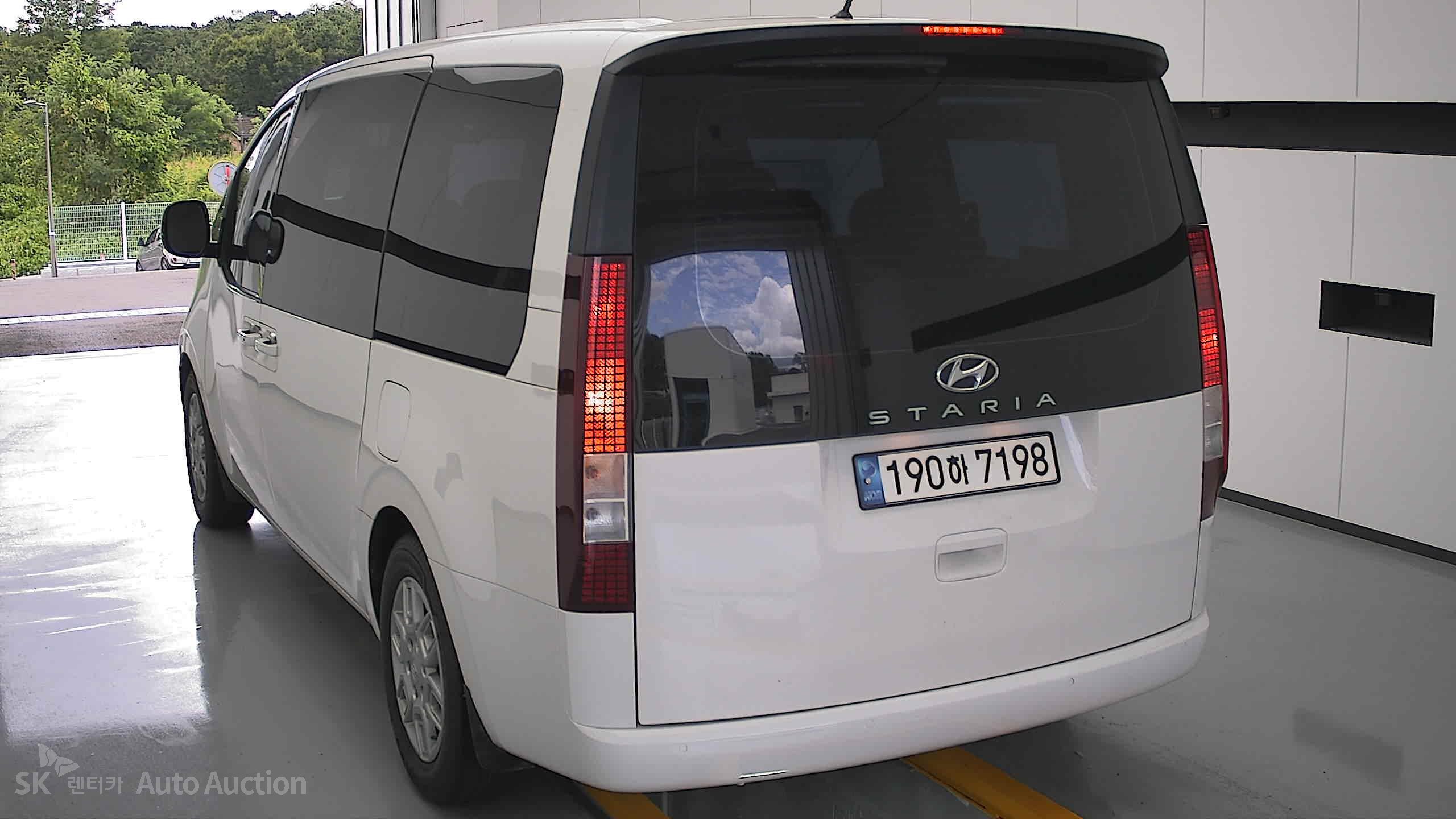 هيونداي Staria 2023 — صورة 15