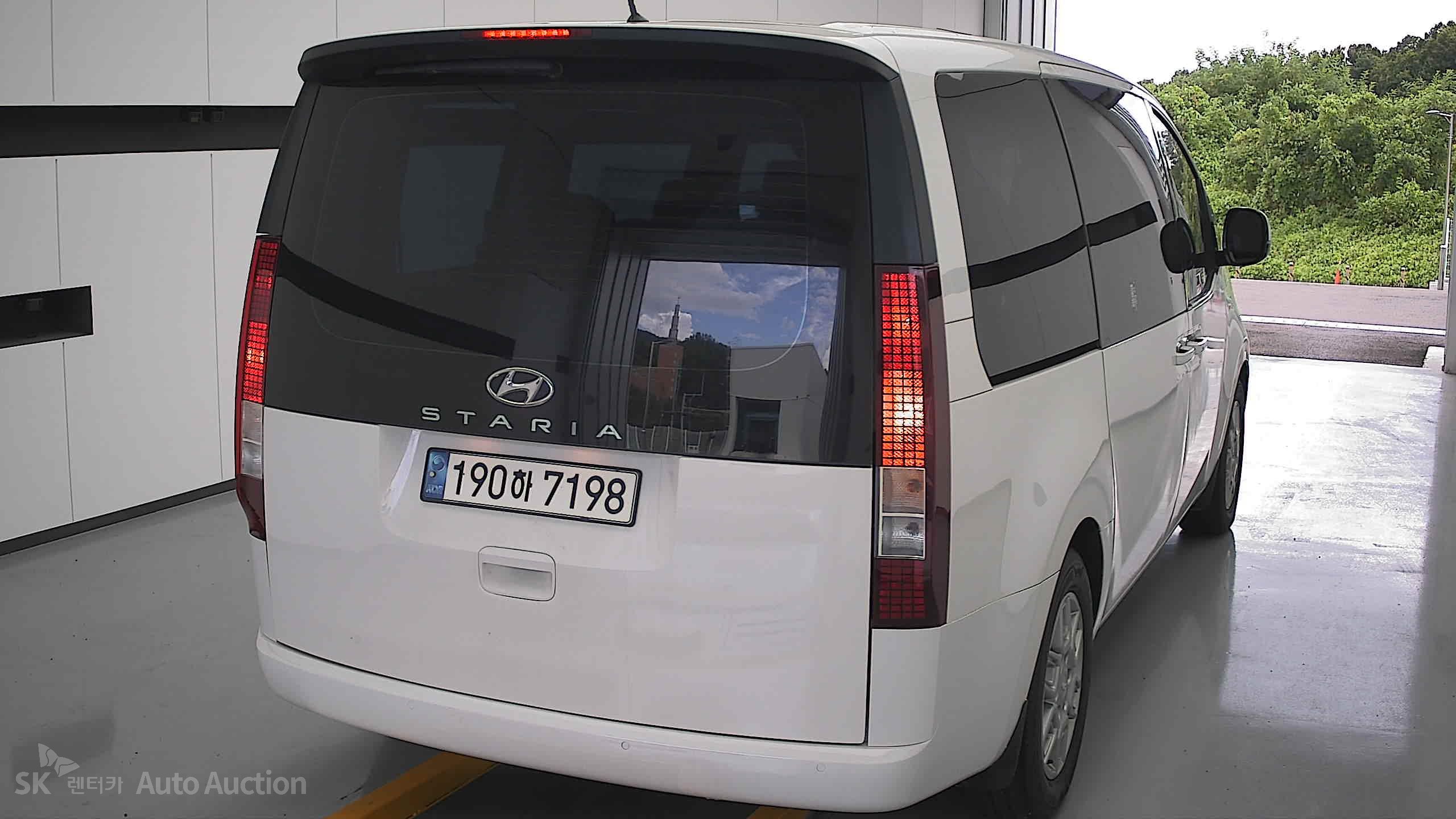 هيونداي Staria 2023 — صورة 16