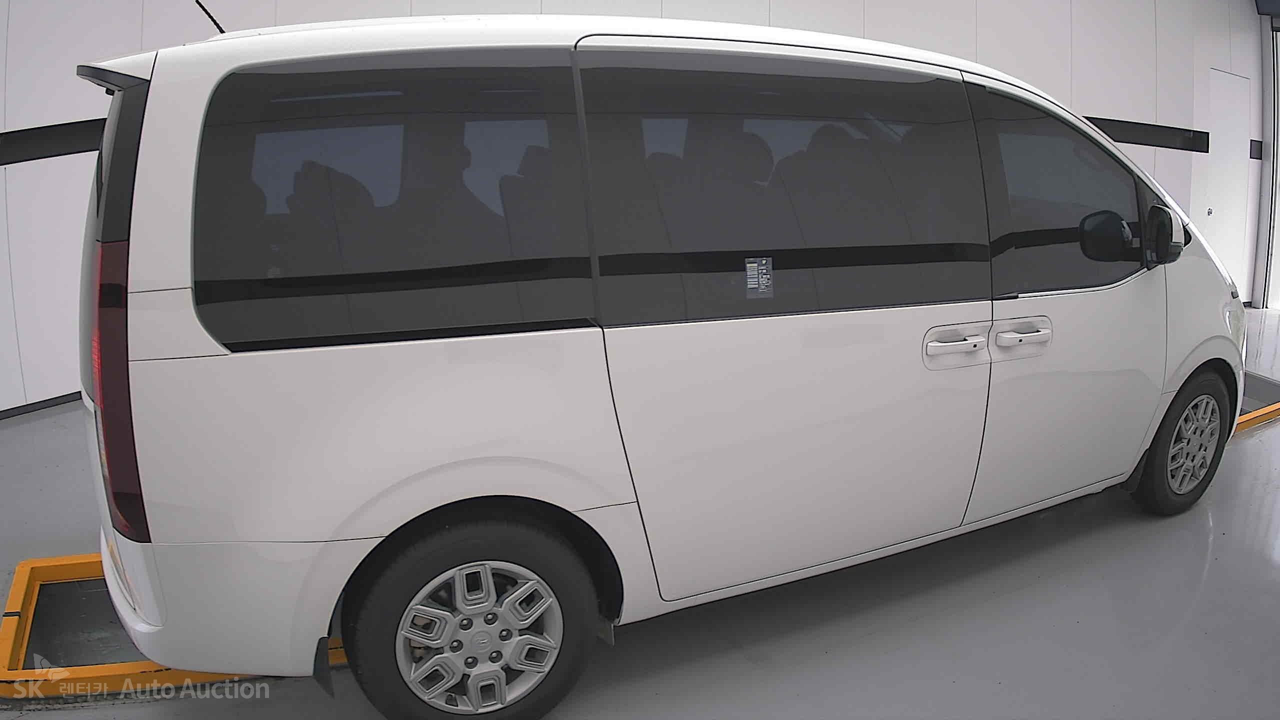 هيونداي Staria 2023 — صورة 18