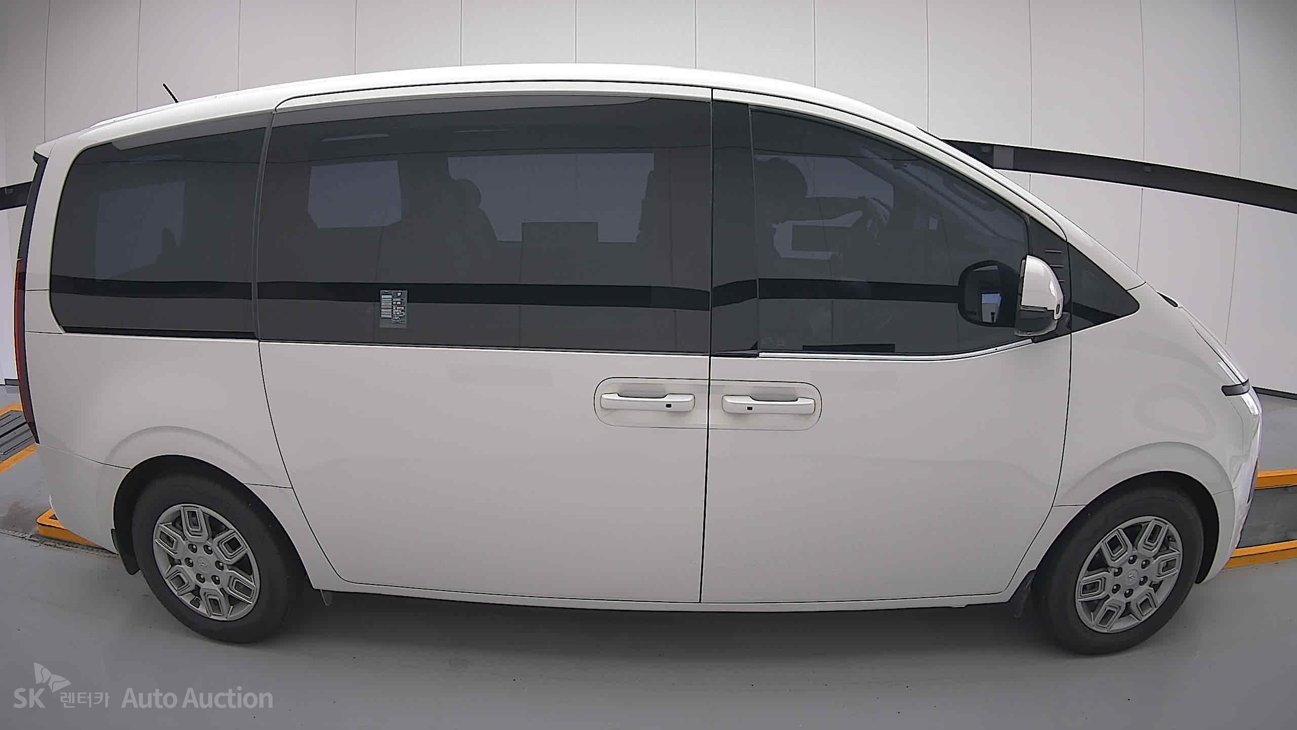 هيونداي Staria 2023 — صورة 19