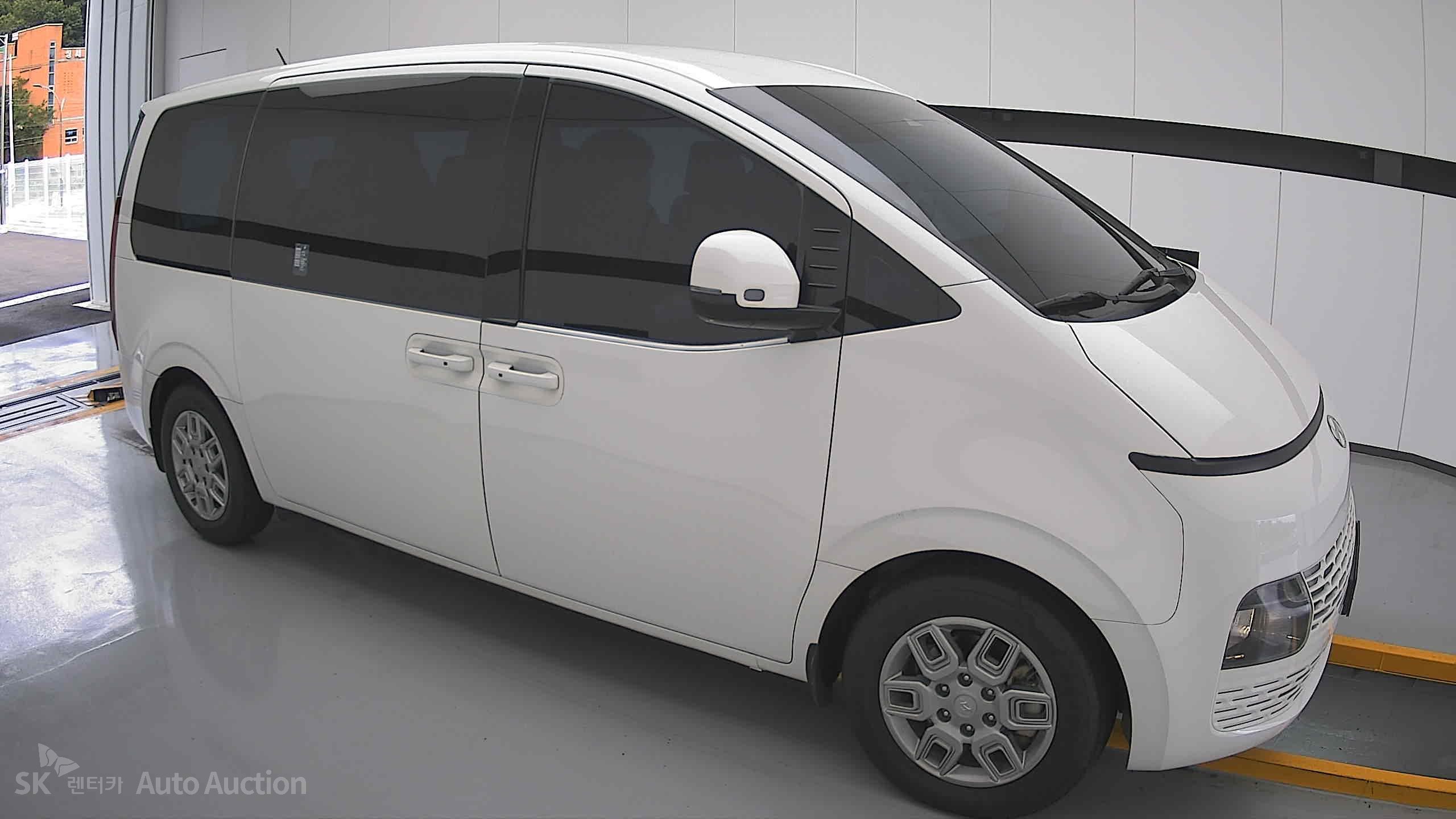 هيونداي Staria 2023 — صورة 20