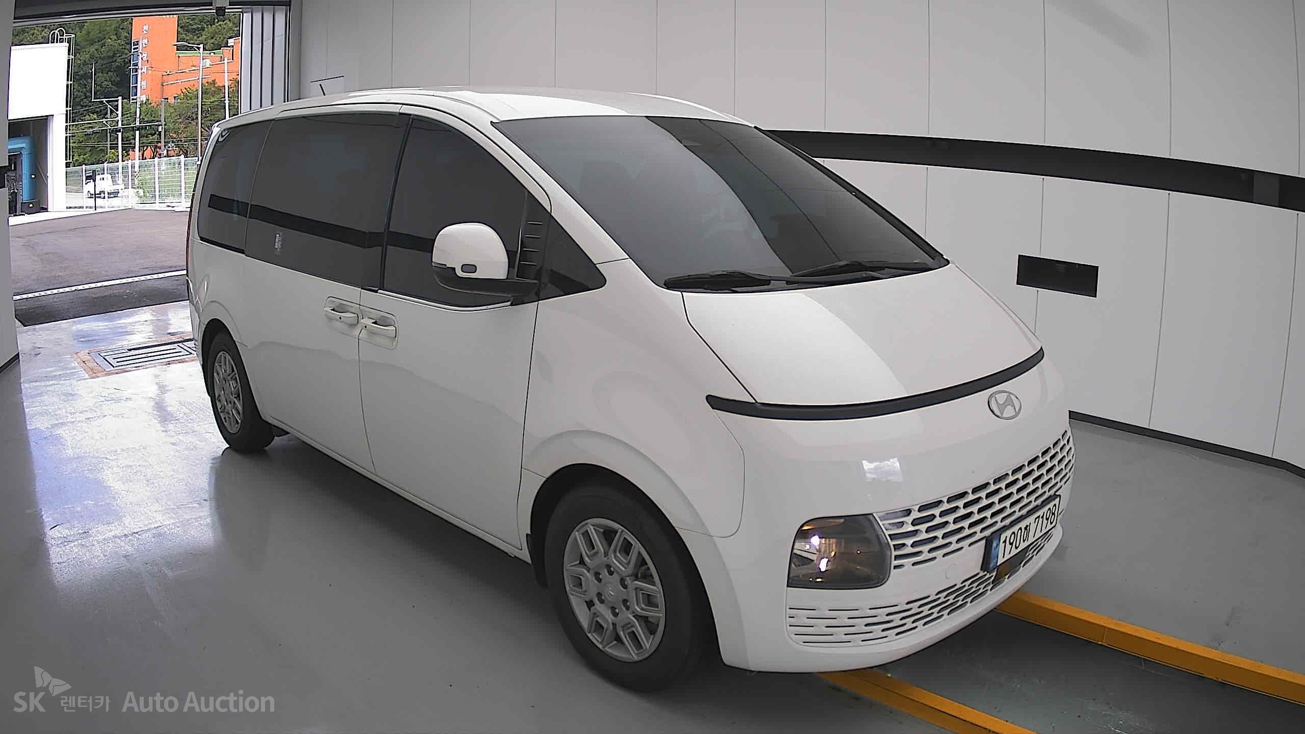 هيونداي Staria 2023 — صورة 21