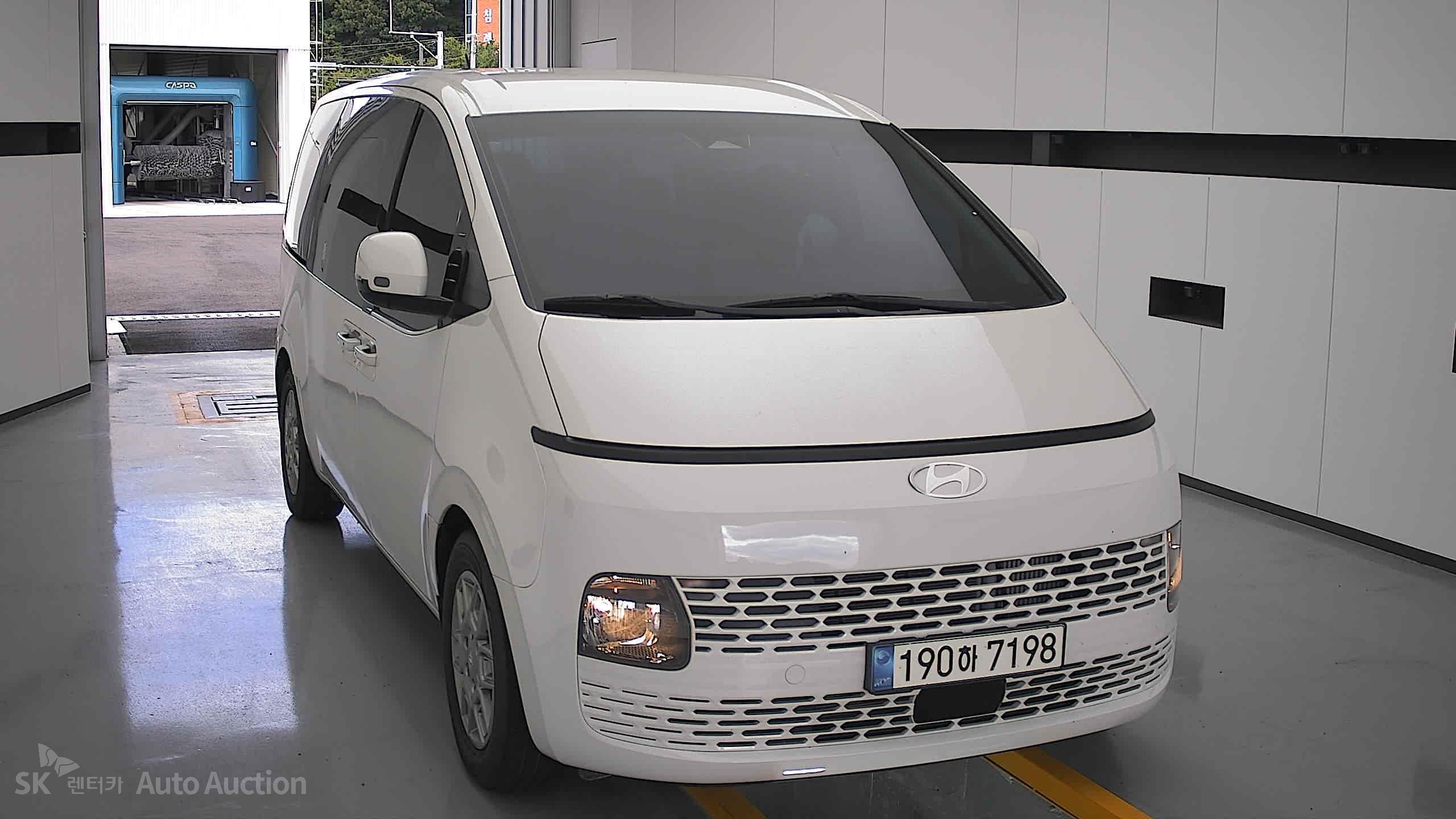 هيونداي Staria 2023 — صورة 22