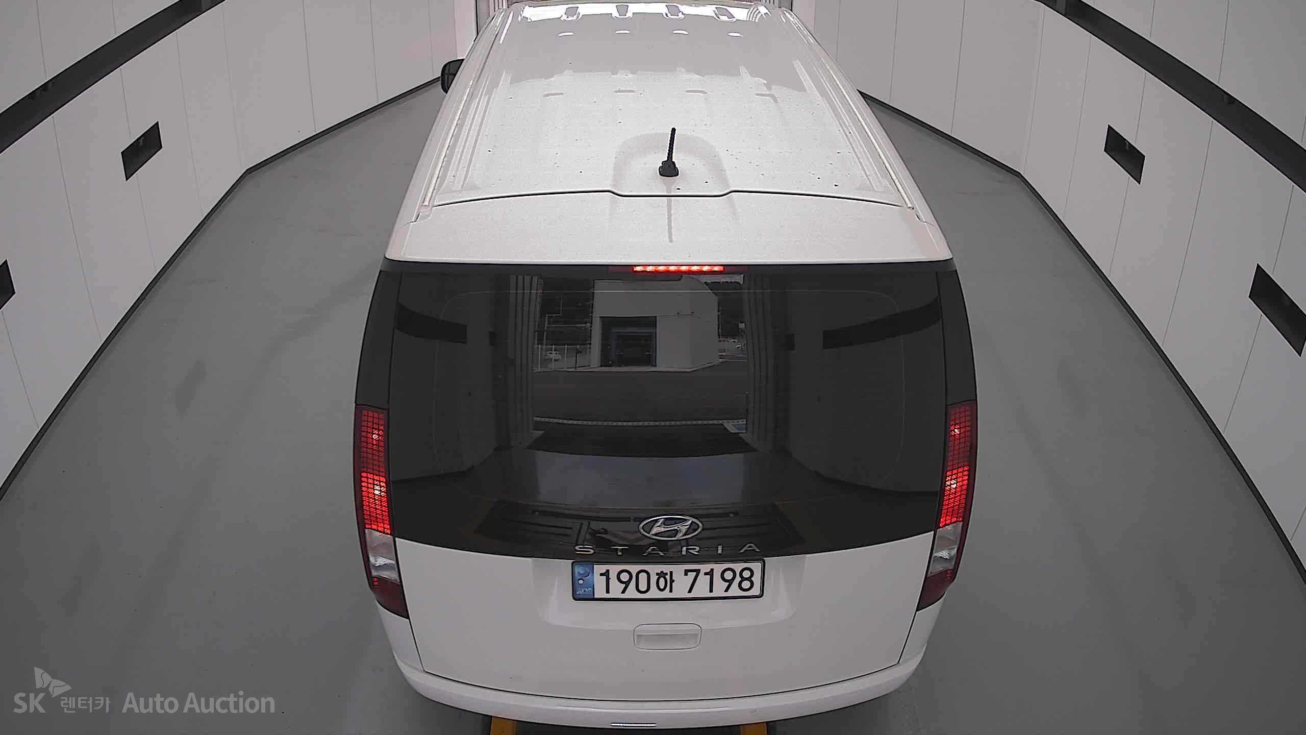 هيونداي Staria 2023 — صورة 23