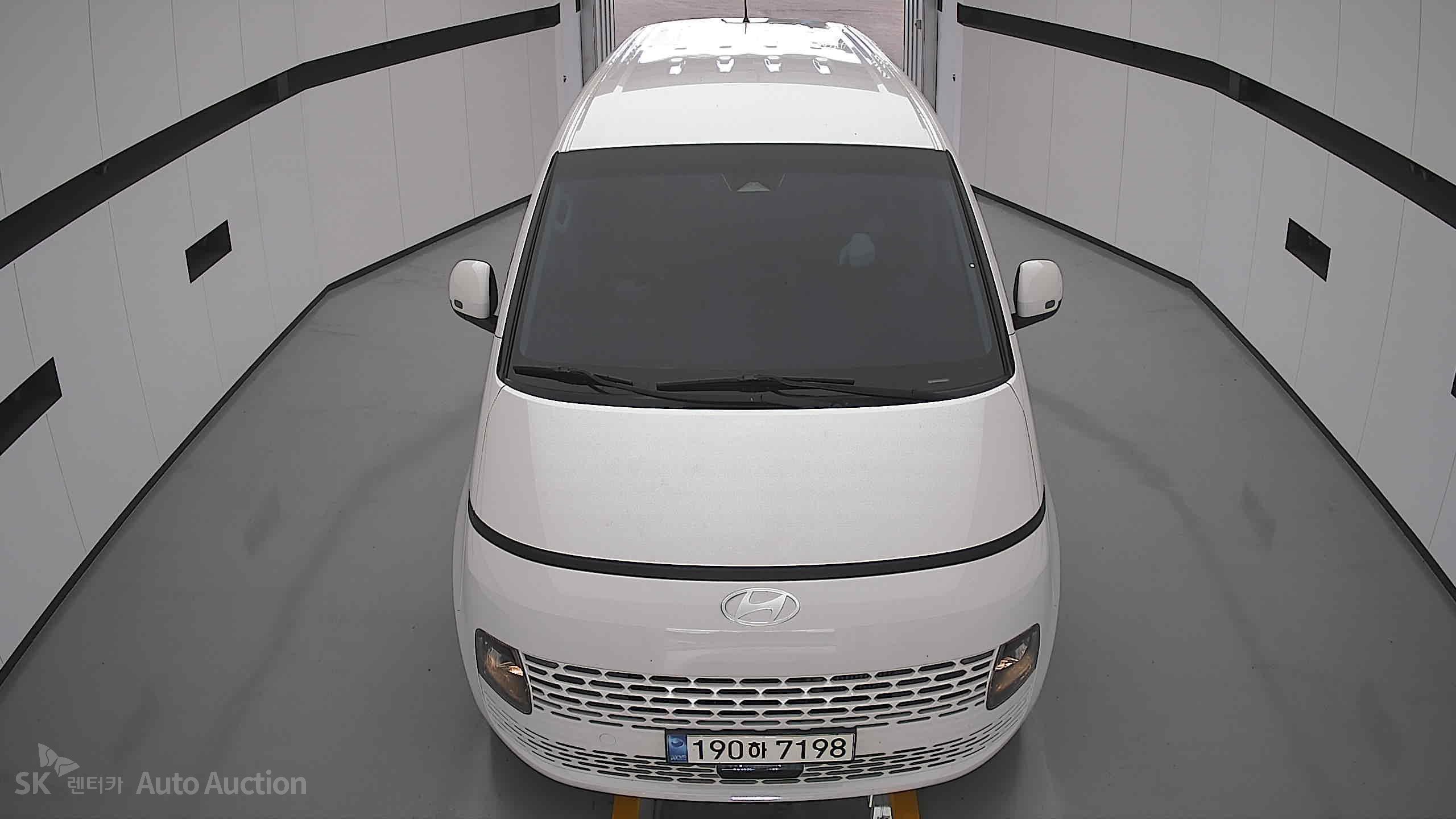 هيونداي Staria 2023 — صورة 24