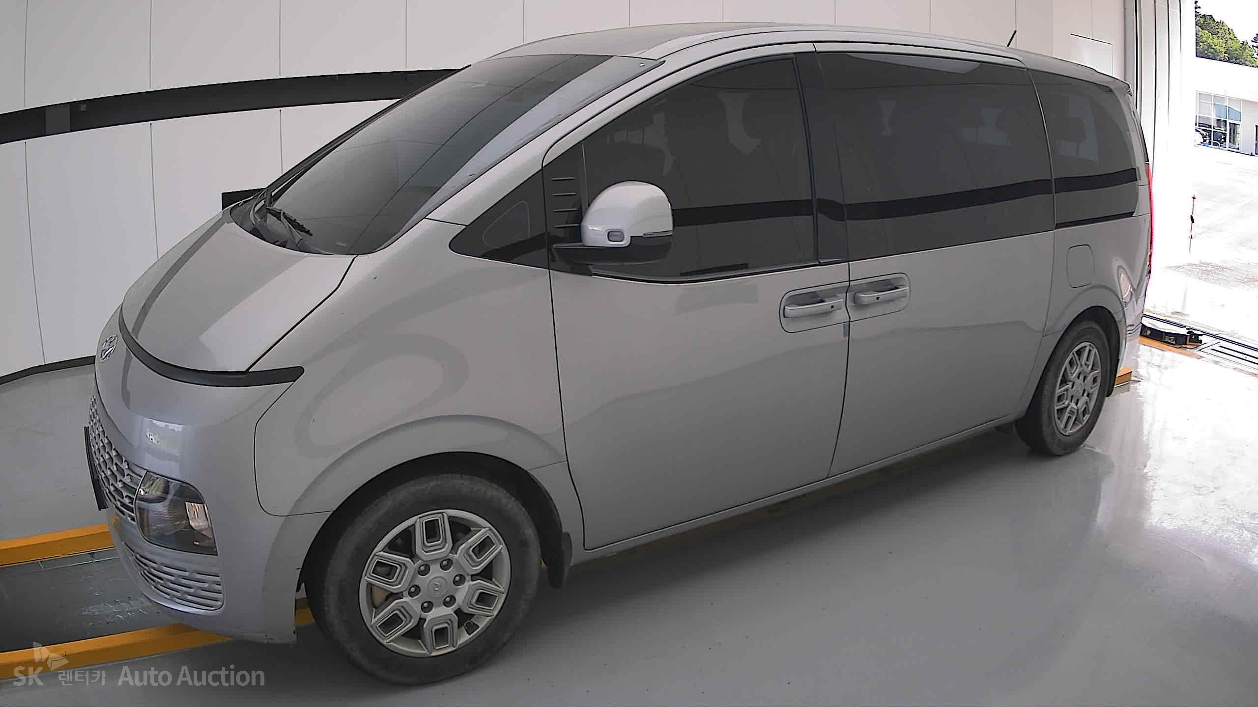 هيونداي Staria 2023 — صورة 12