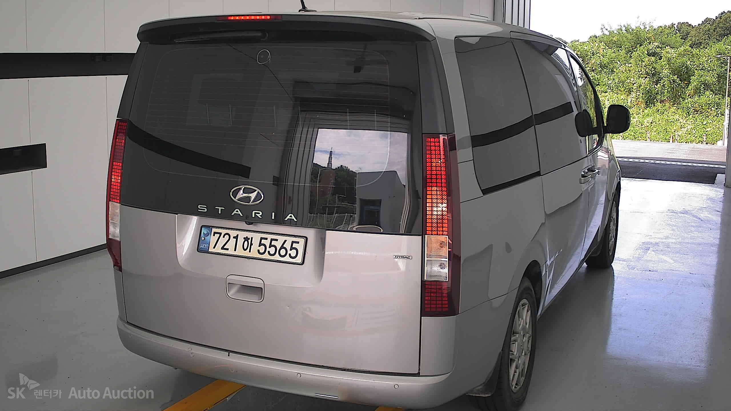 هيونداي Staria 2023 — صورة 16