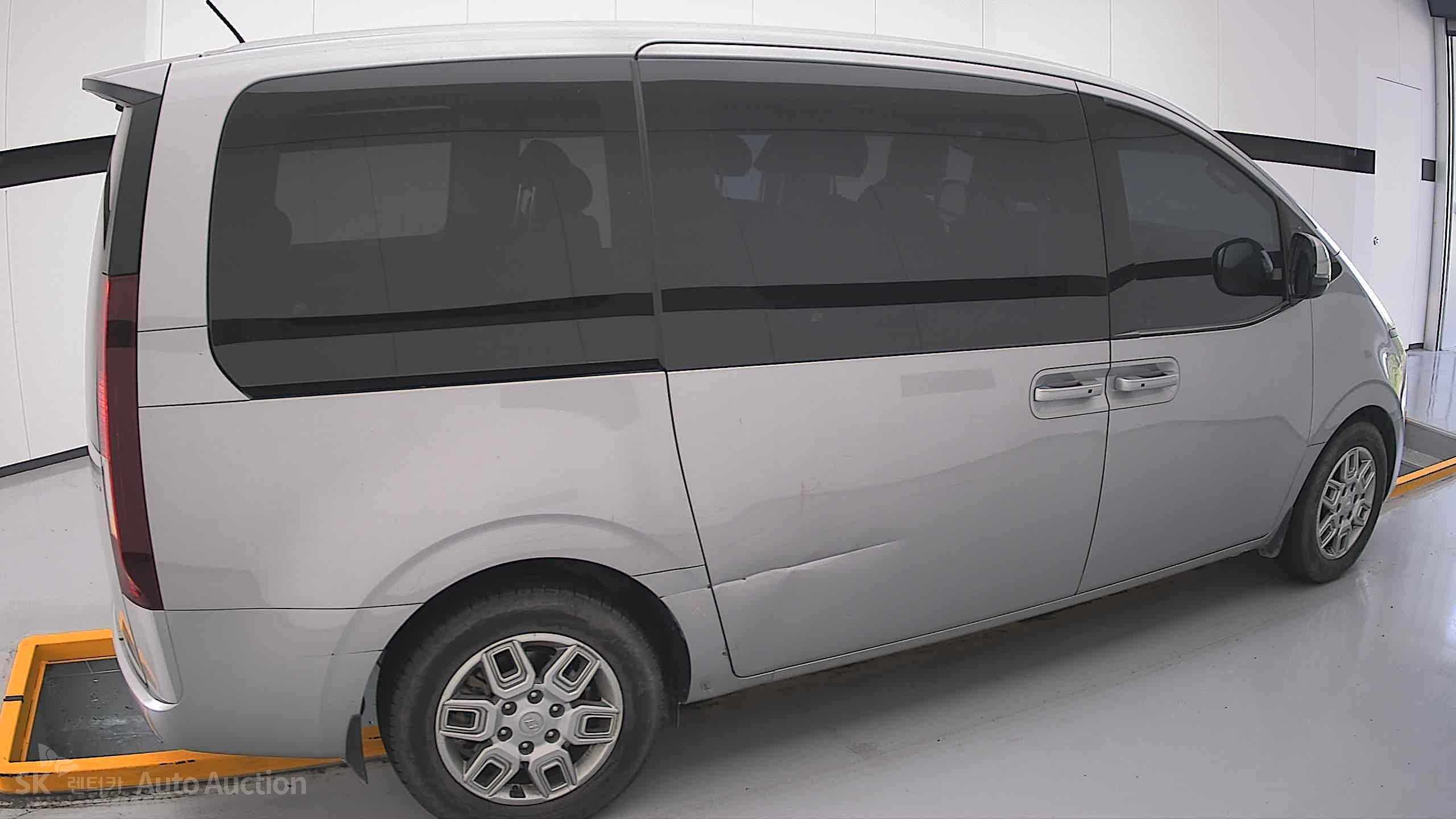 هيونداي Staria 2023 — صورة 18