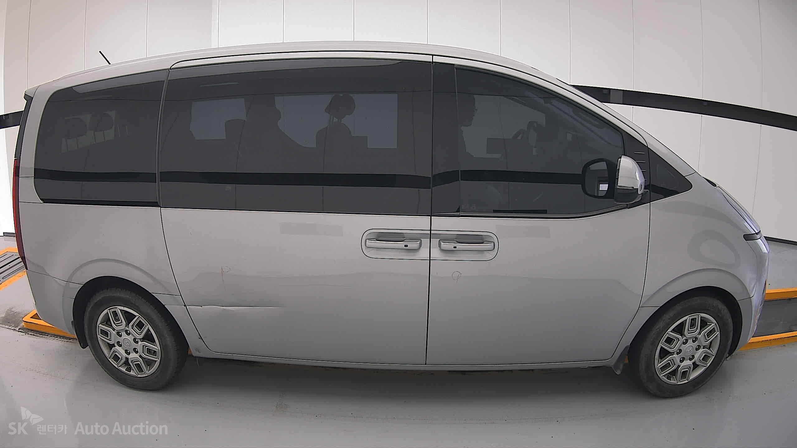 هيونداي Staria 2023 — صورة 19