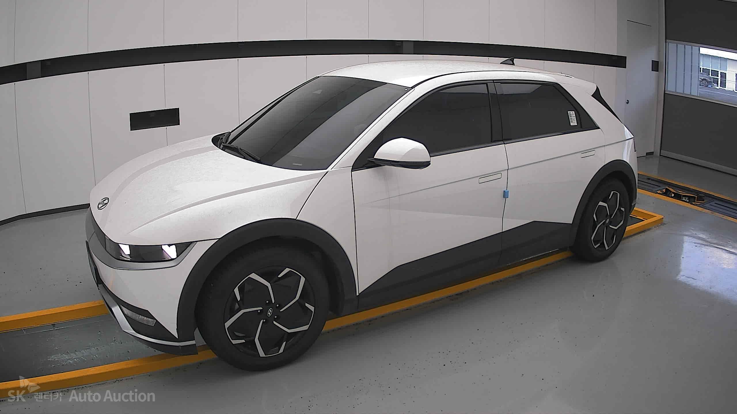 هيونداي Ioniq 2022 — صورة 12