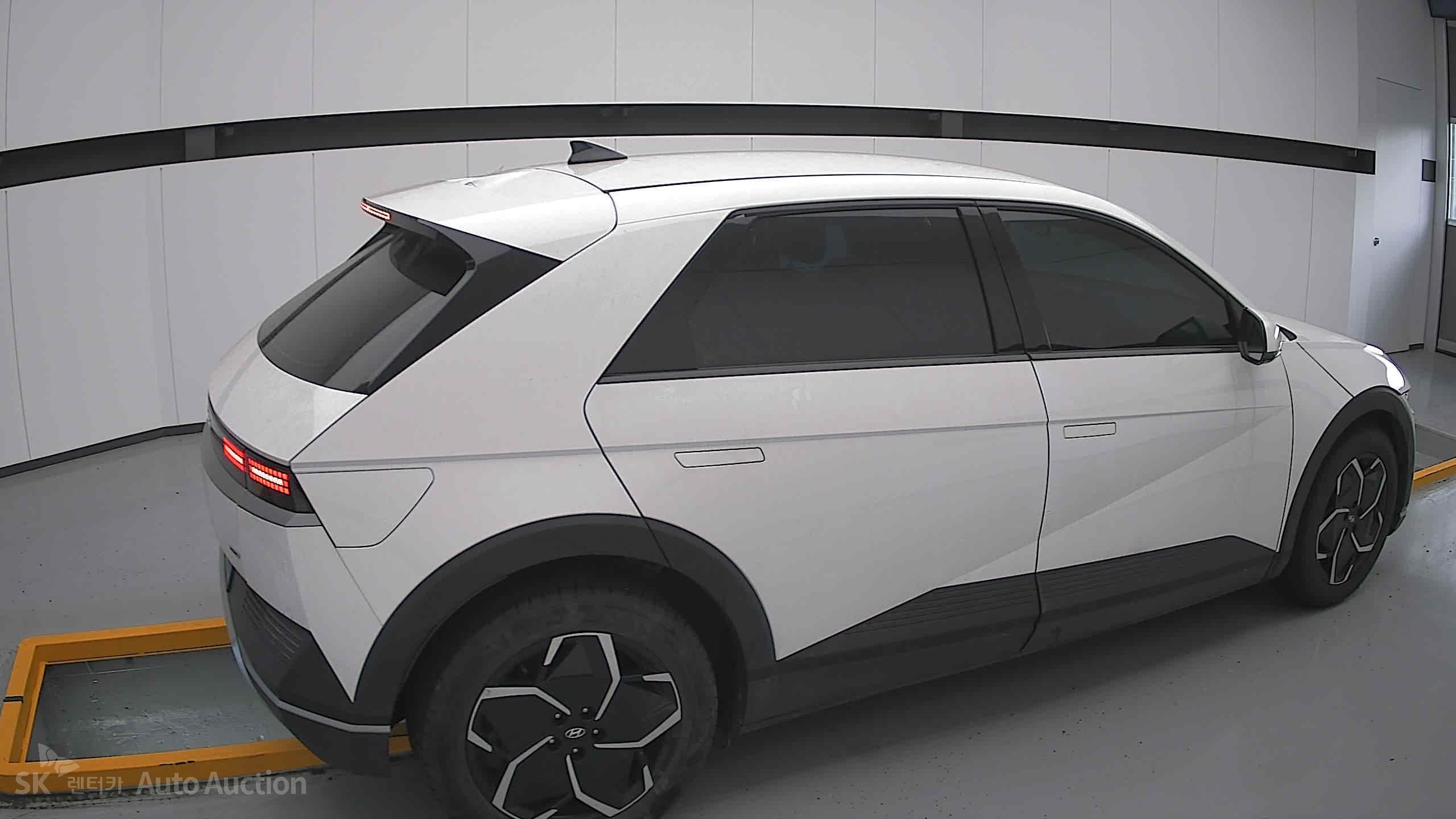 هيونداي Ioniq 2022 — صورة 18