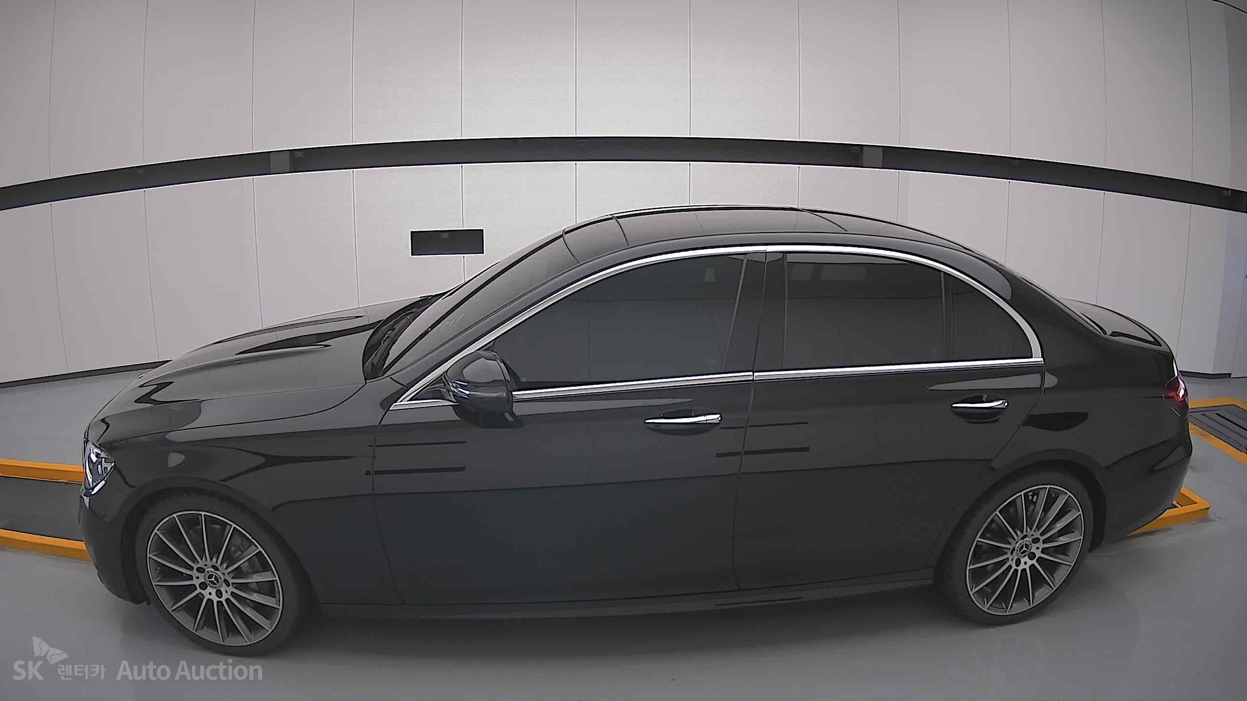 Mercedes-Benz E350 2022 — صورة 13
