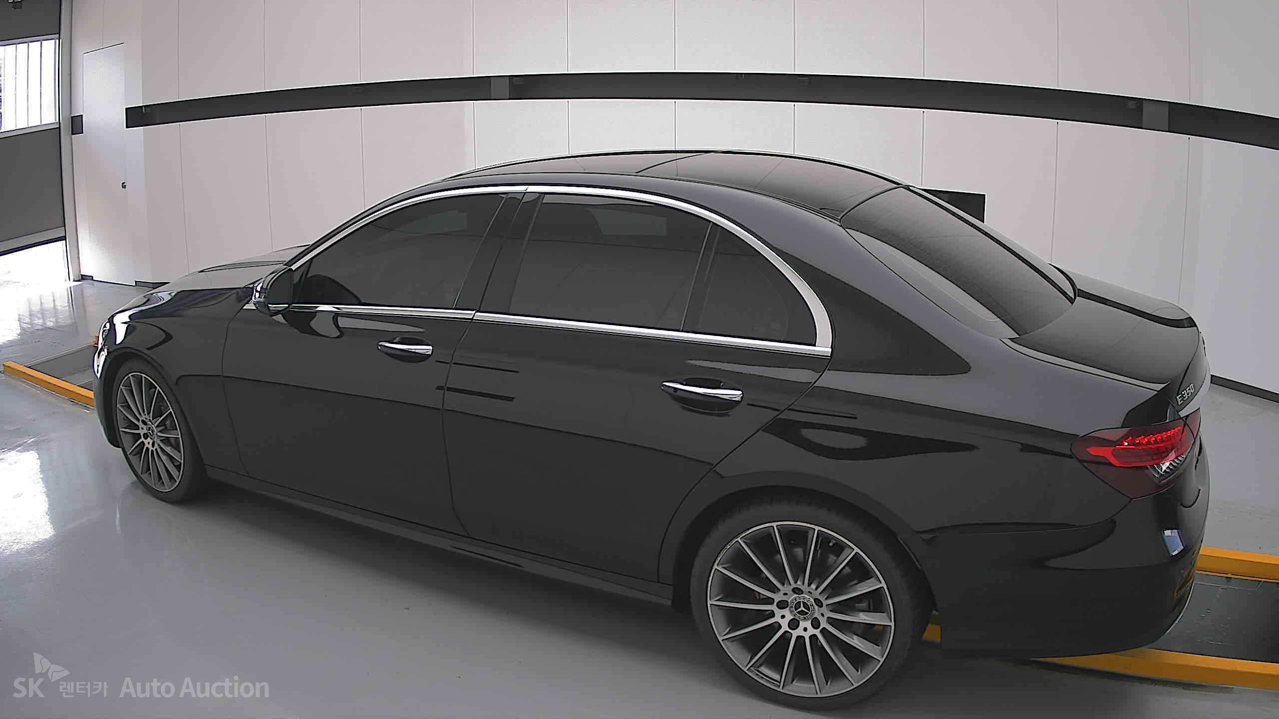 Mercedes-Benz E350 2022 — صورة 14
