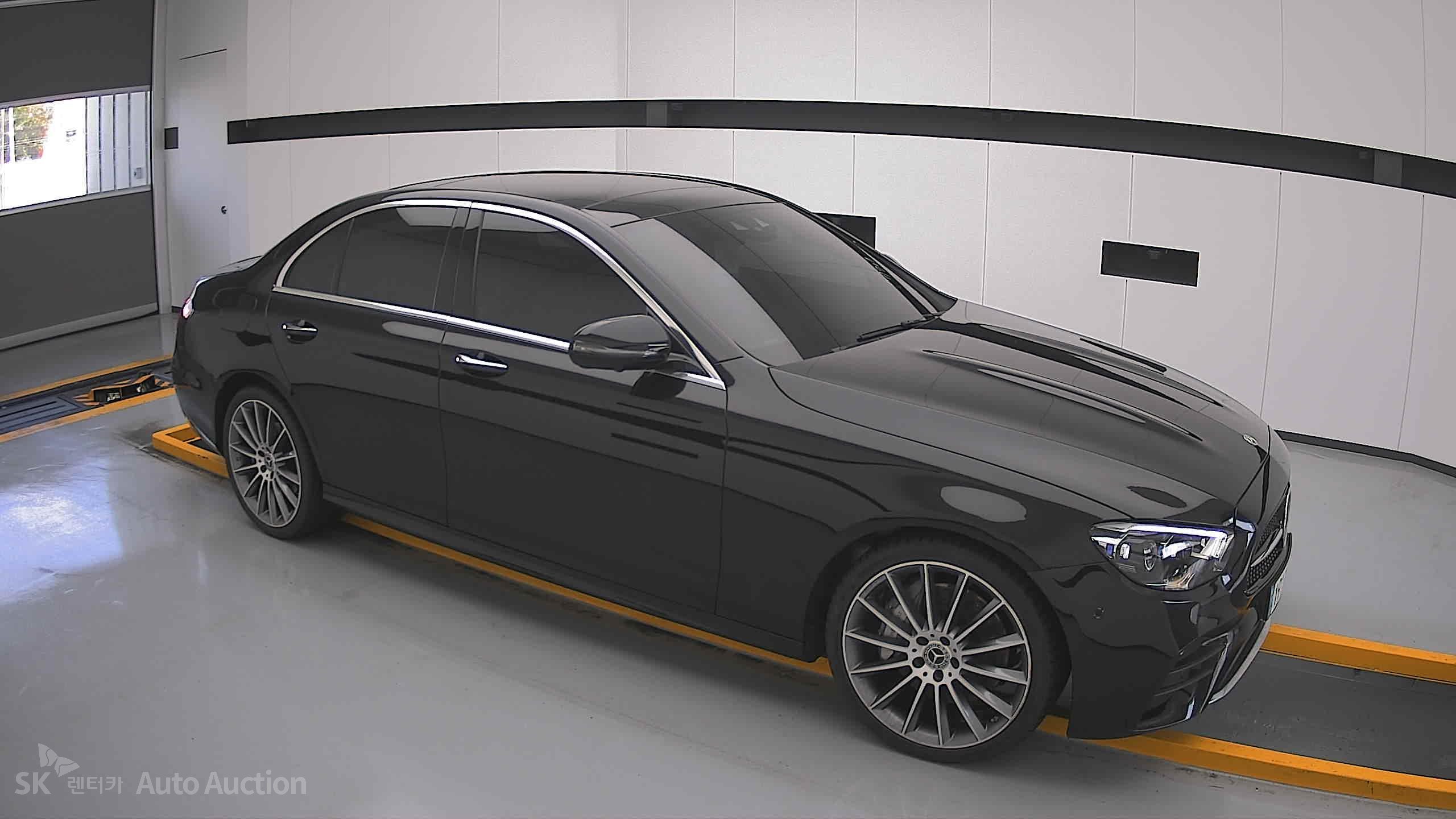 Mercedes-Benz E350 2022 — صورة 20
