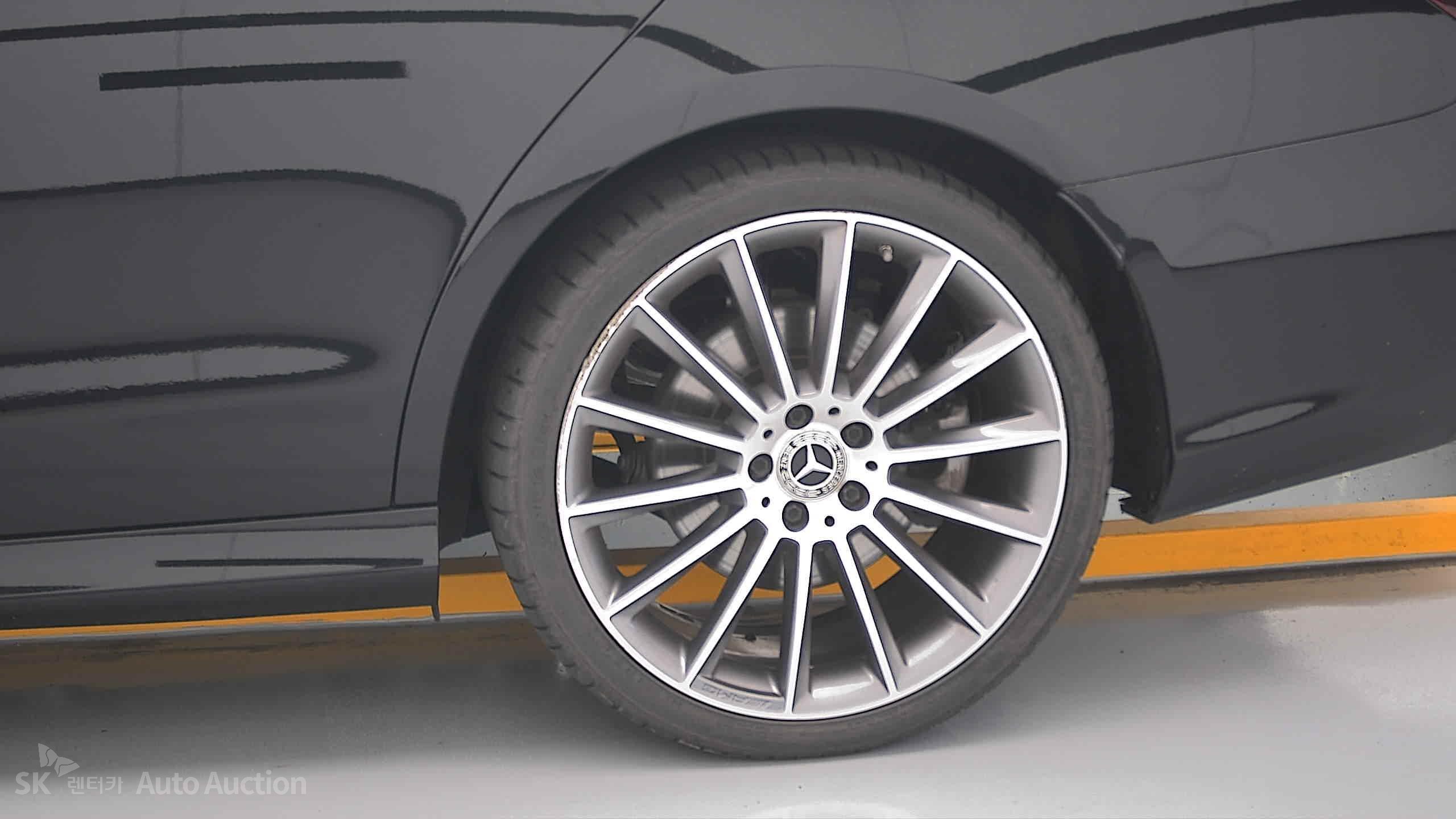 Mercedes-Benz E350 2022 — صورة 26