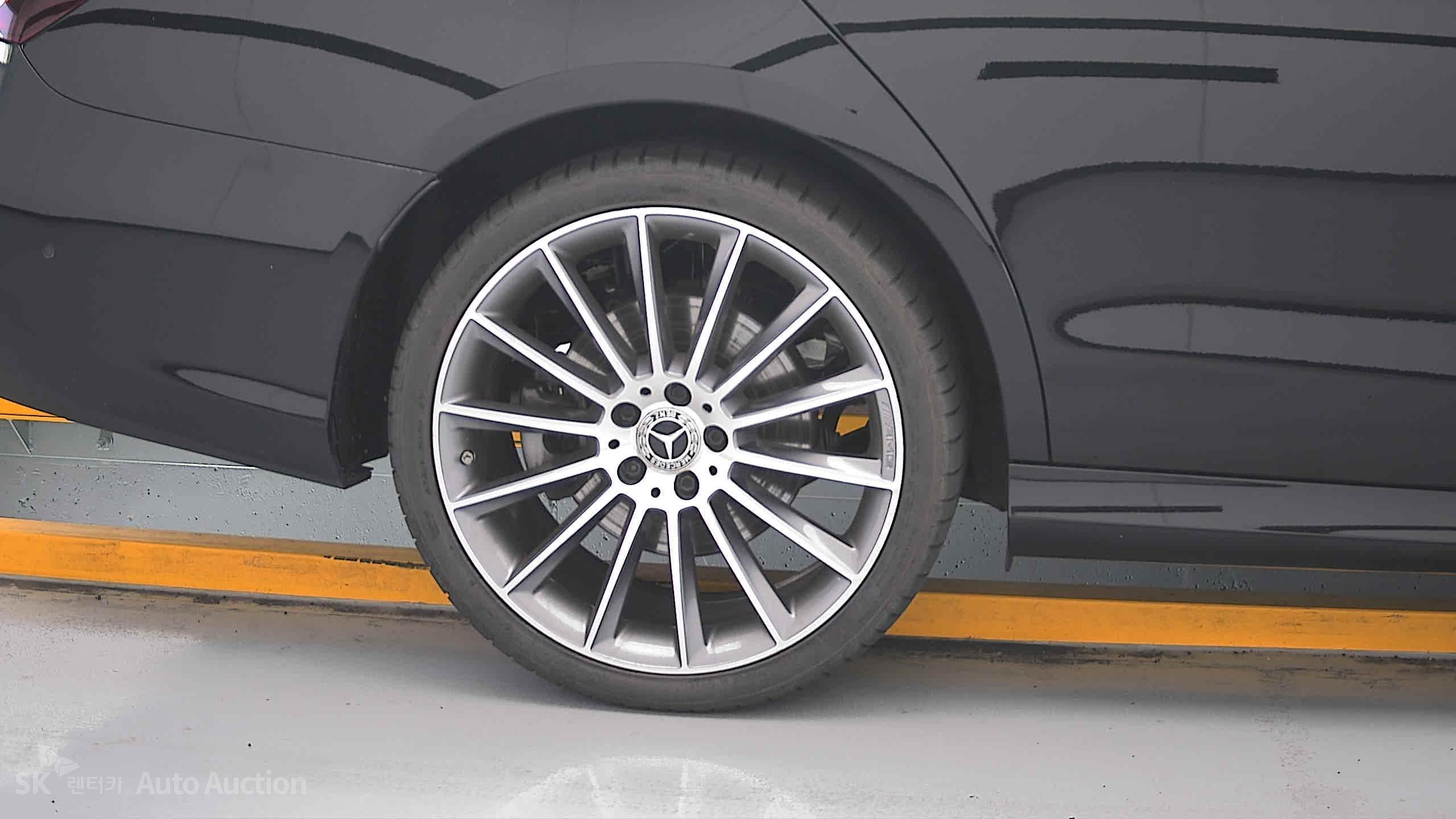 Mercedes-Benz E350 2022 — صورة 27