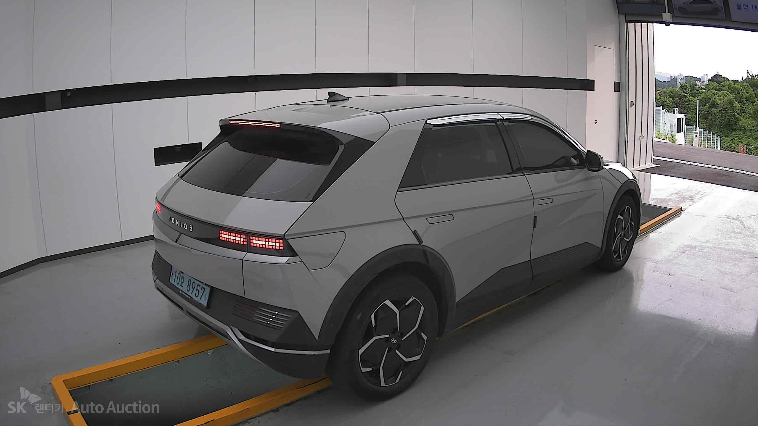 هيونداي Ioniq 2022 — صورة 17