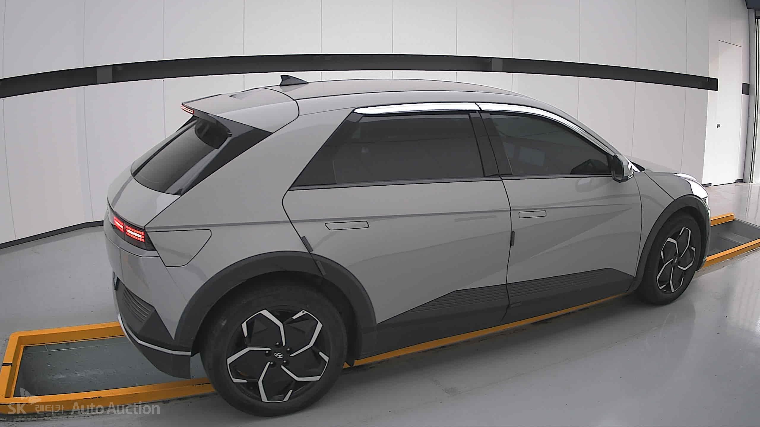 هيونداي Ioniq 2022 — صورة 18