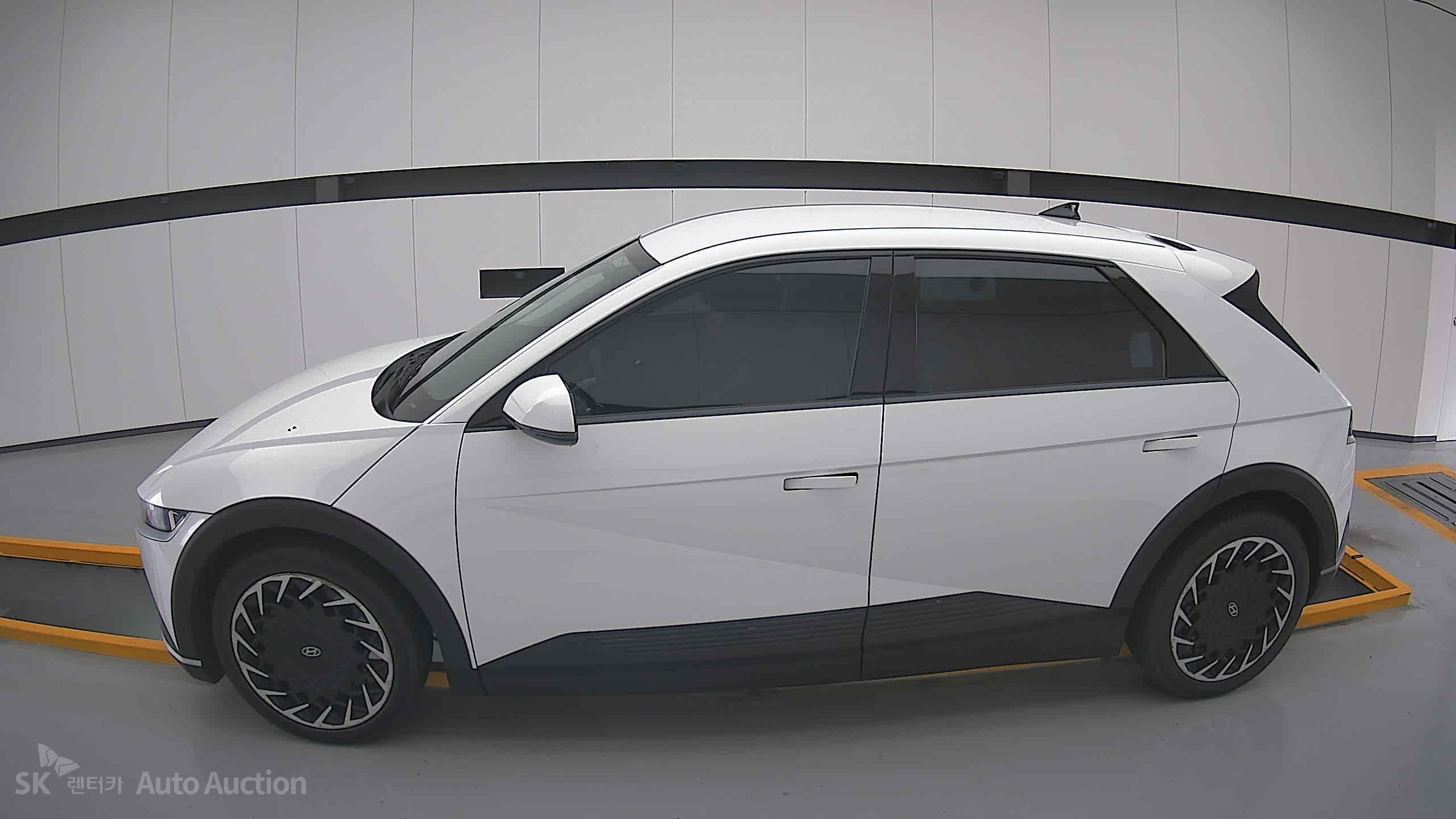 هيونداي Ioniq 2023 — صورة 13