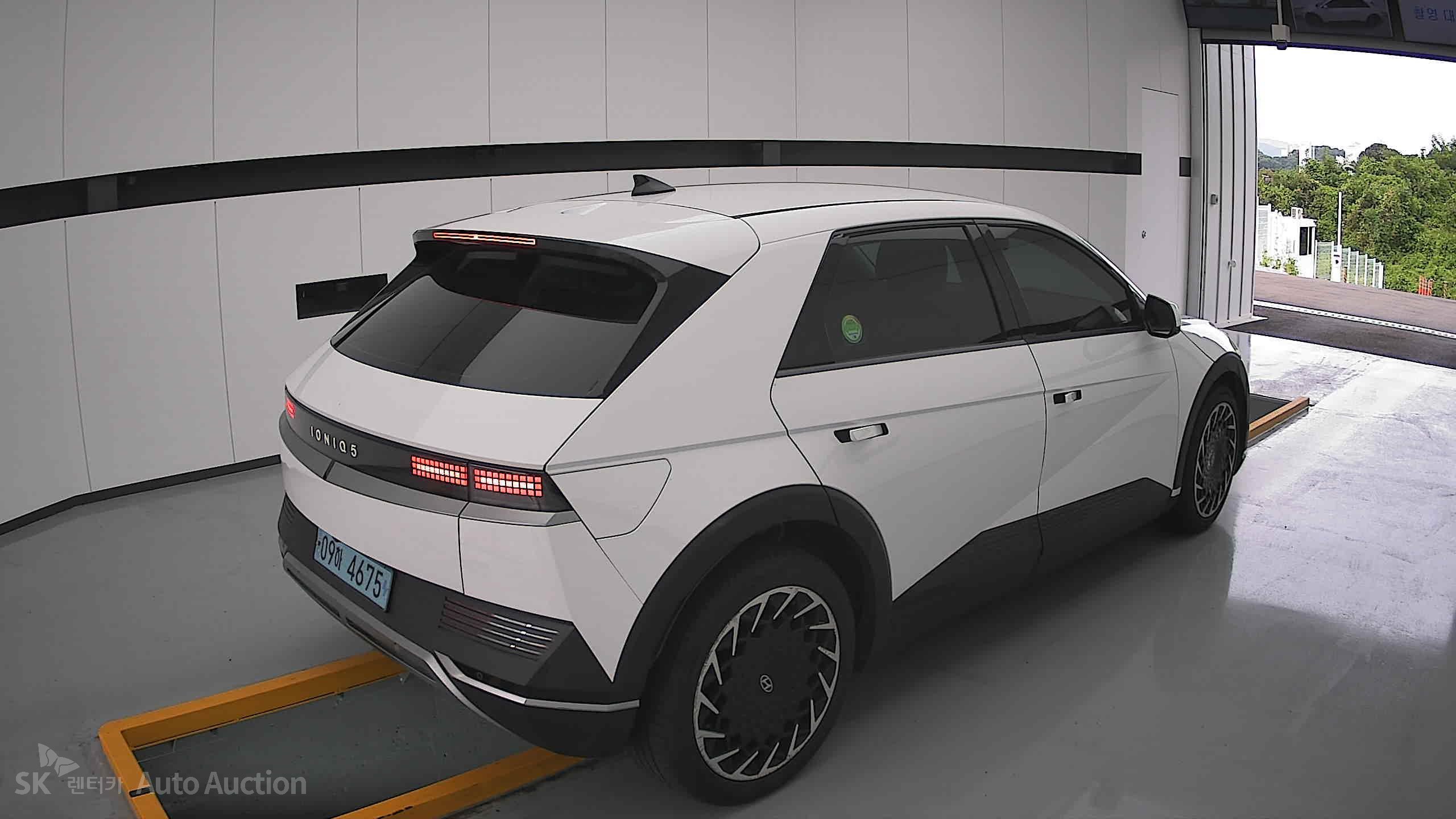 هيونداي Ioniq 2023 — صورة 17