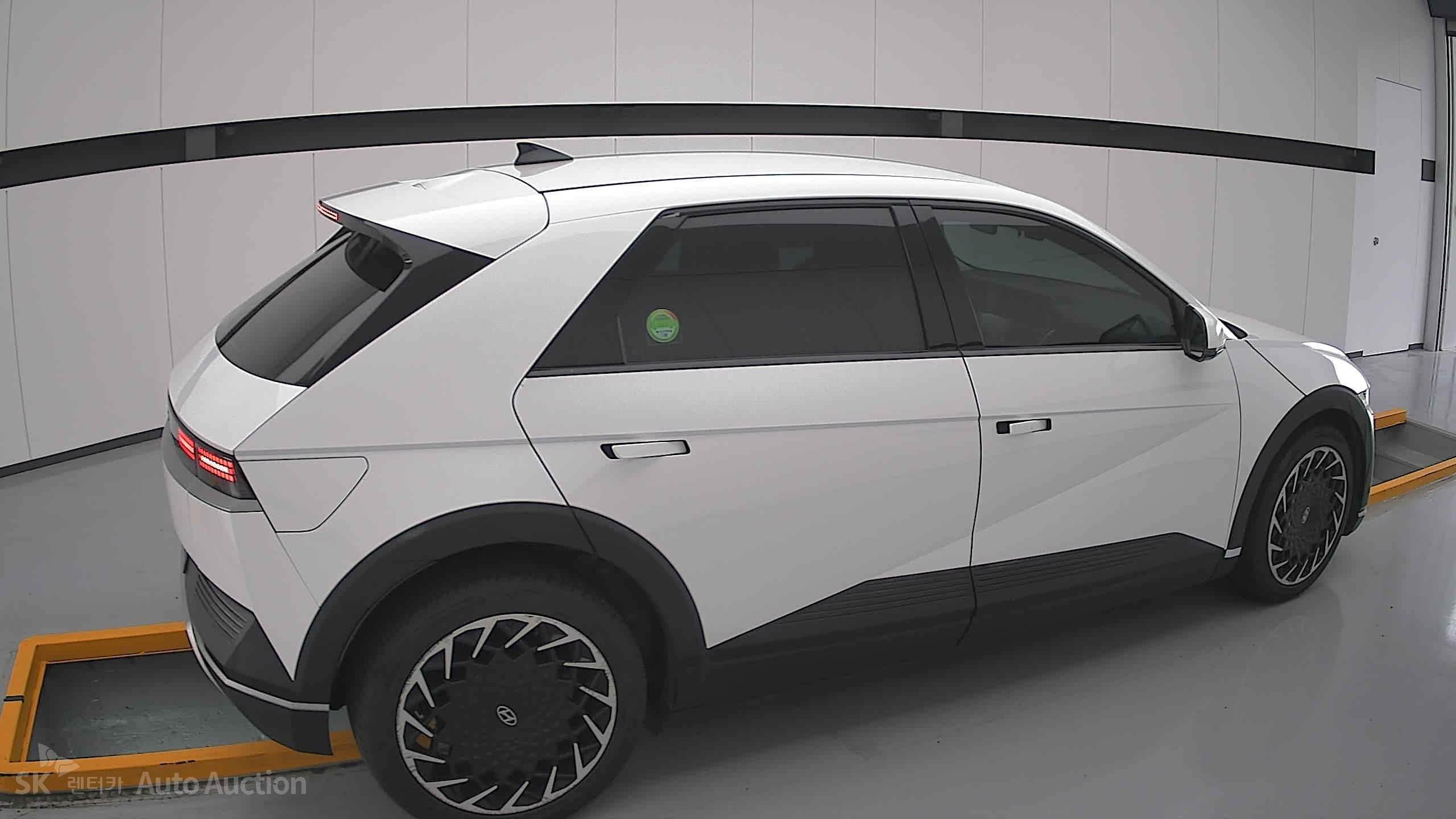 هيونداي Ioniq 2023 — صورة 18