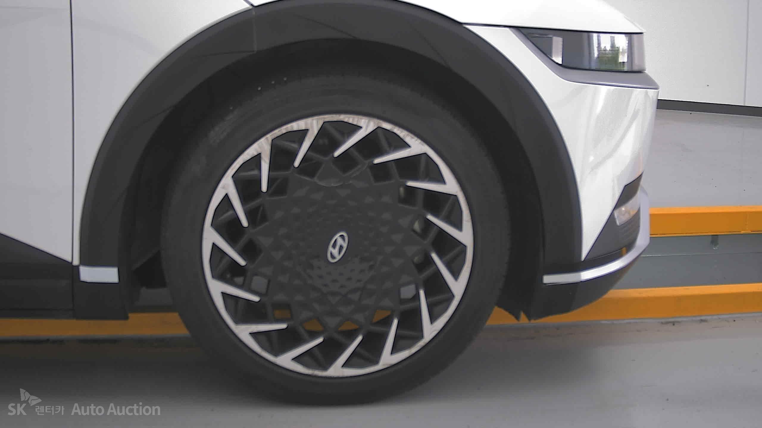 هيونداي Ioniq 2023 — صورة 28