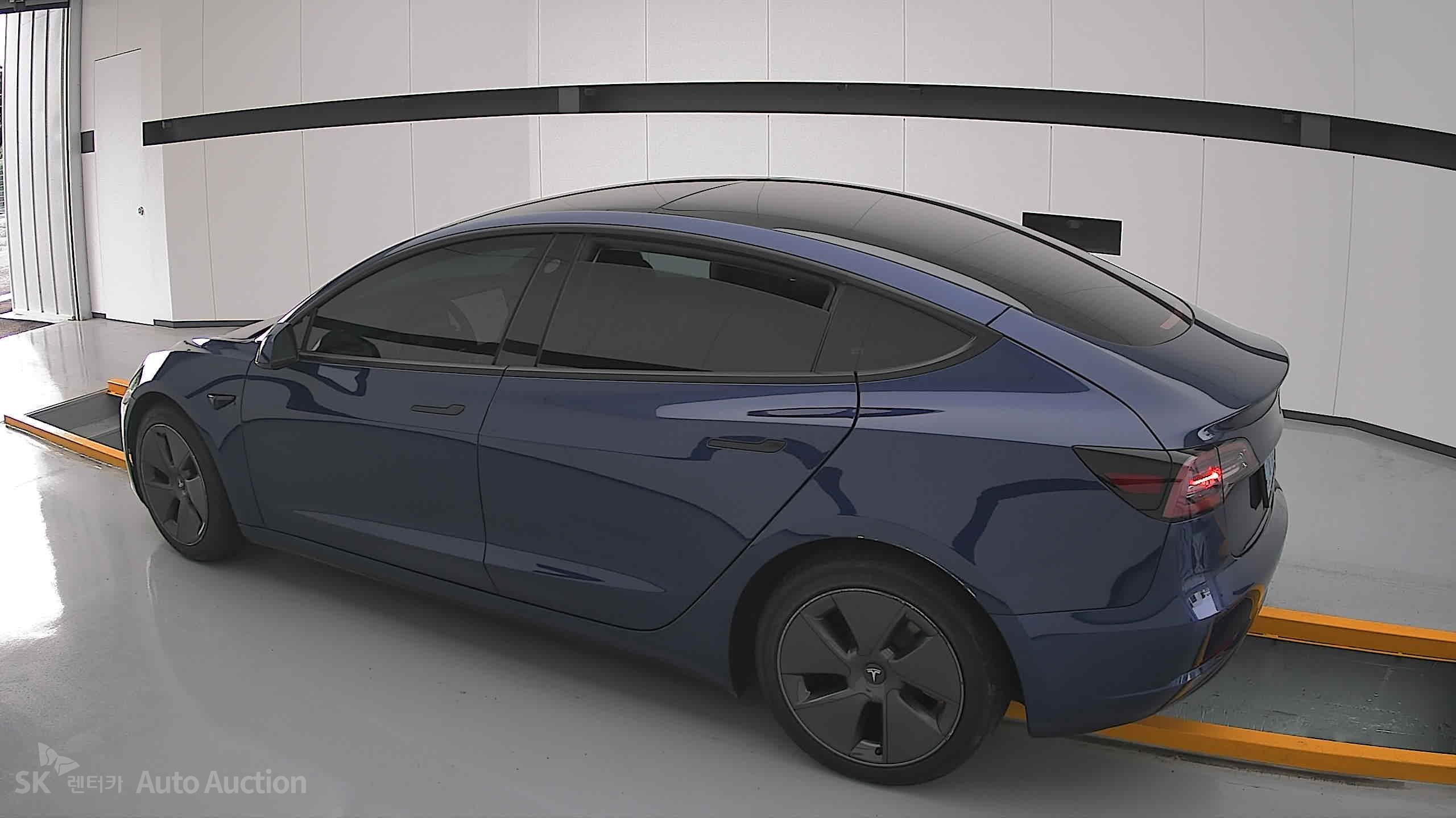 Tesla Model 3 2022 — صورة 14