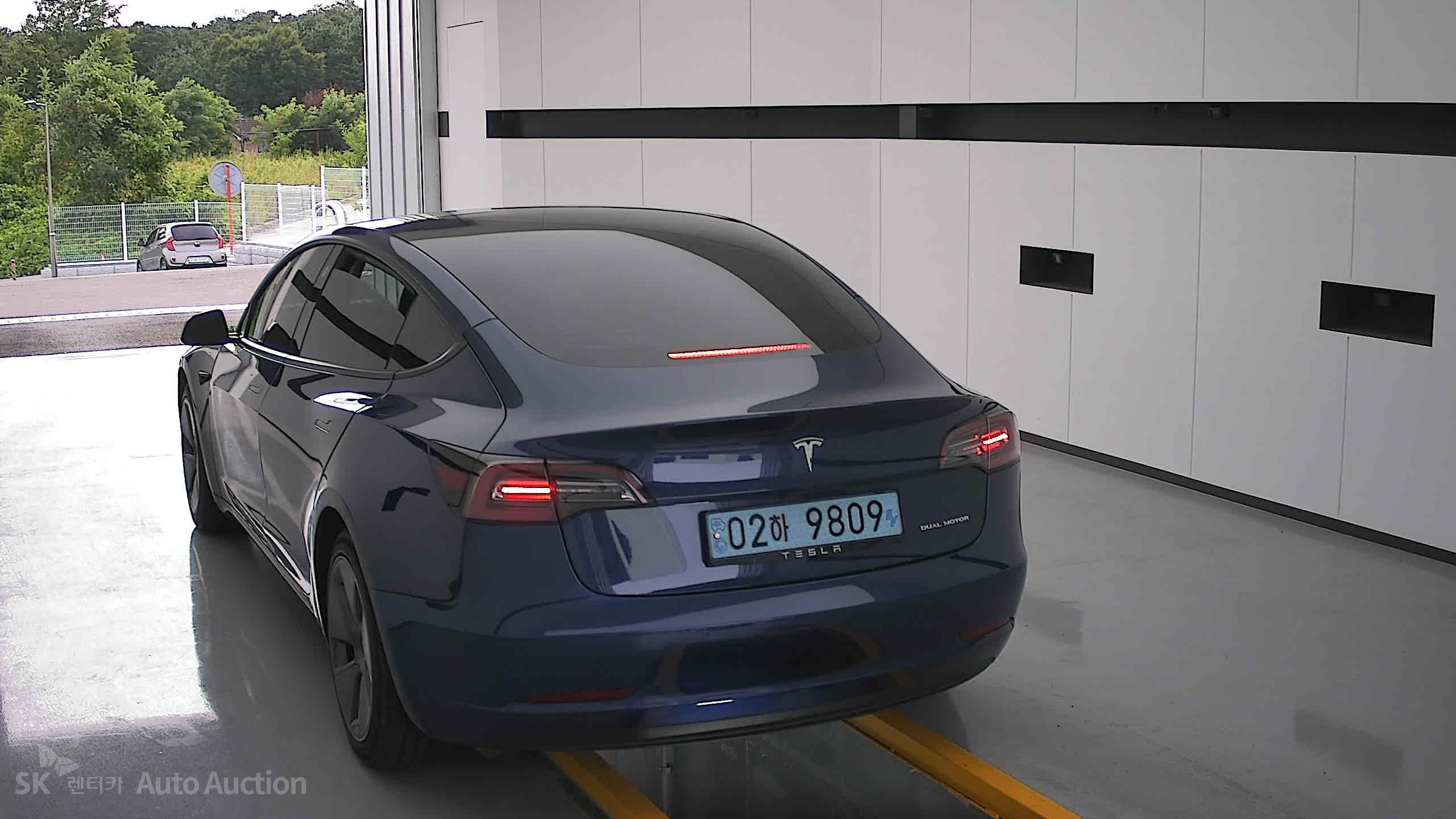 Tesla Model 3 2022 — صورة 15