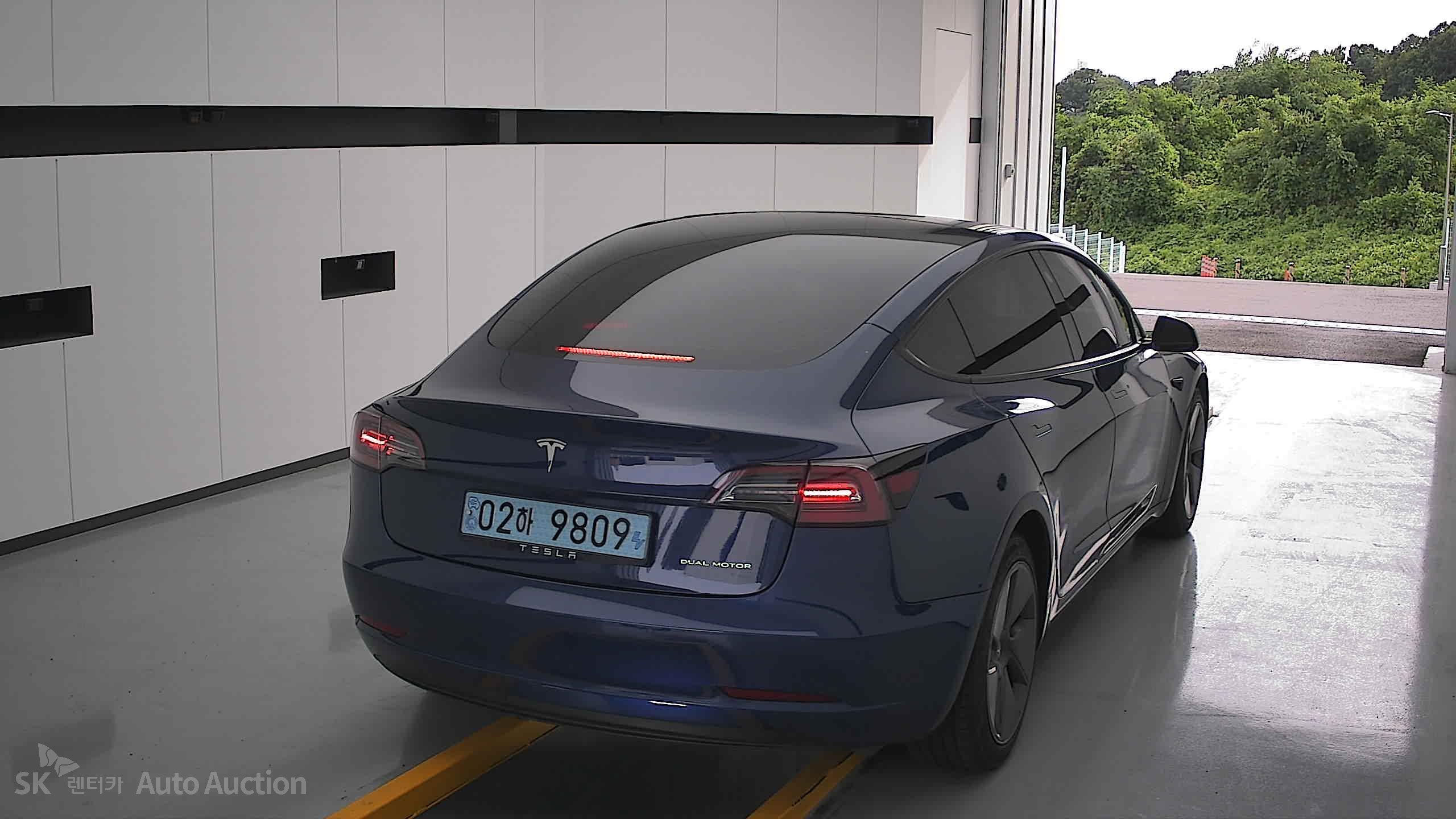 Tesla Model 3 2022 — صورة 16