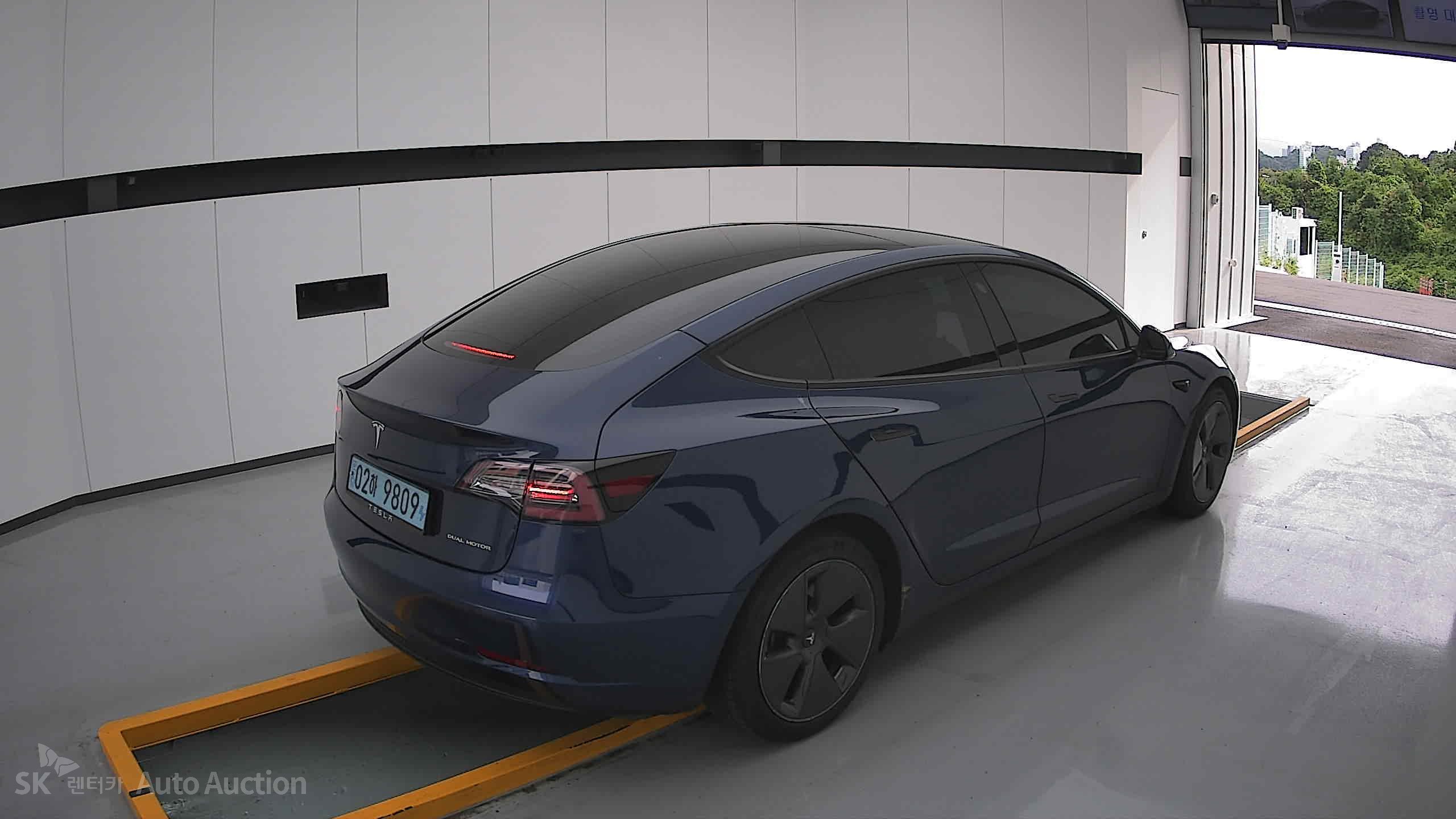 Tesla Model 3 2022 — صورة 17