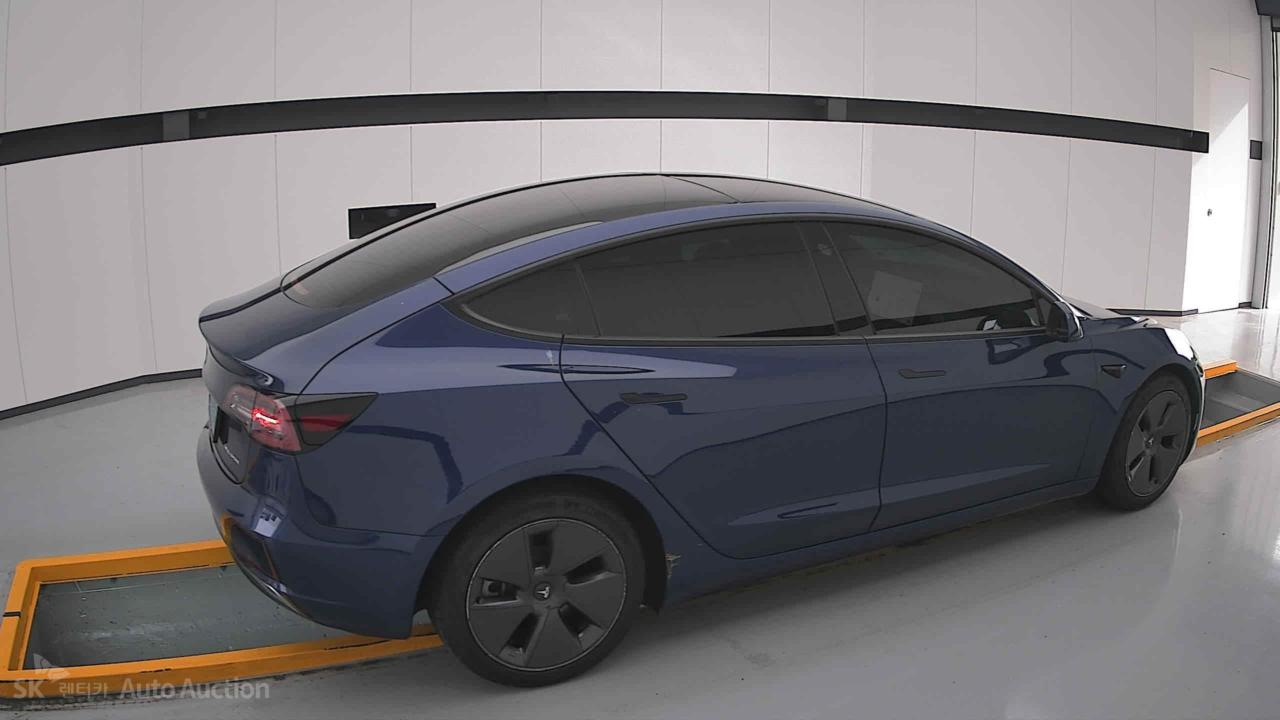 Tesla Model 3 2022 — صورة 18