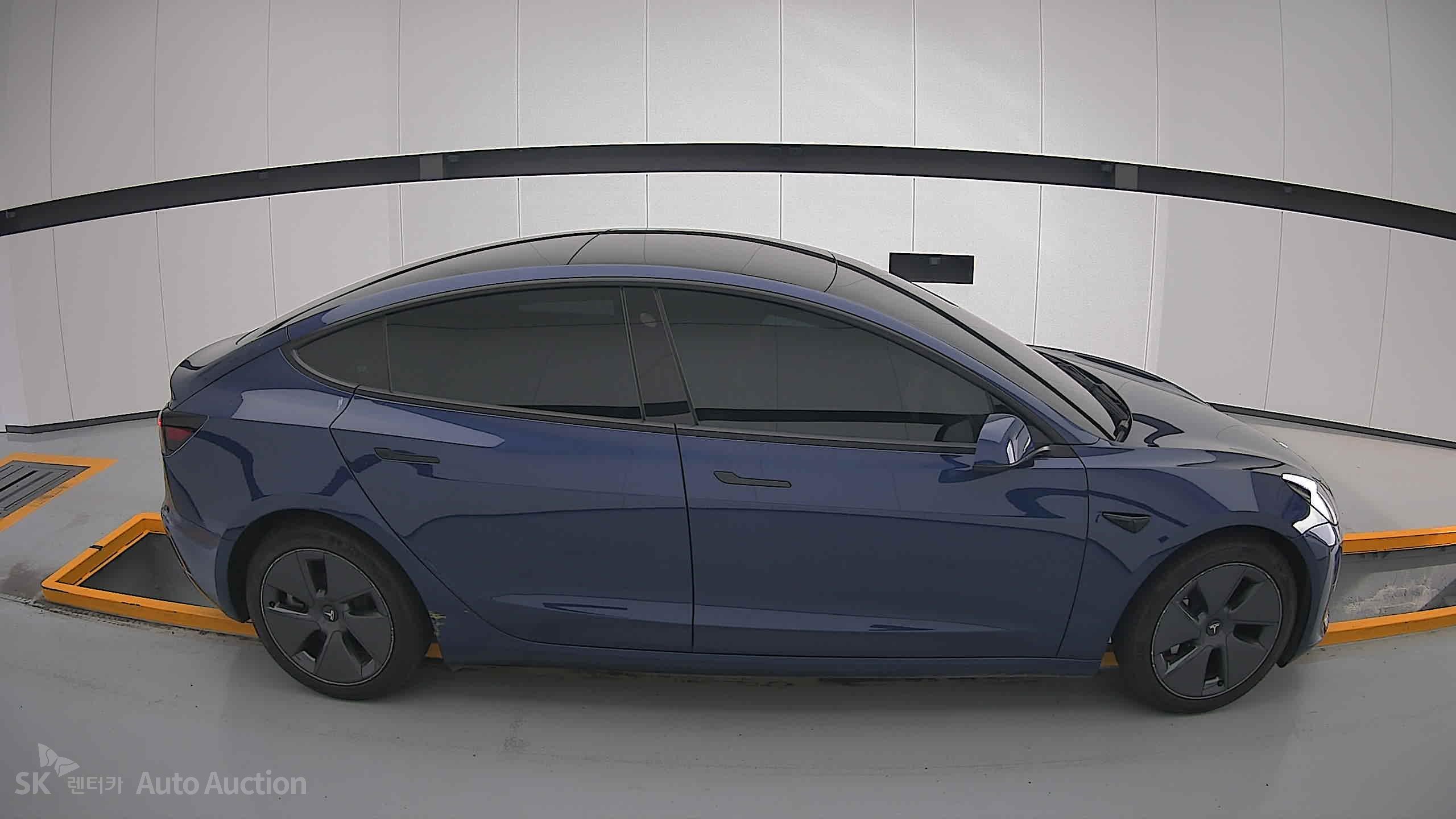 Tesla Model 3 2022 — صورة 19
