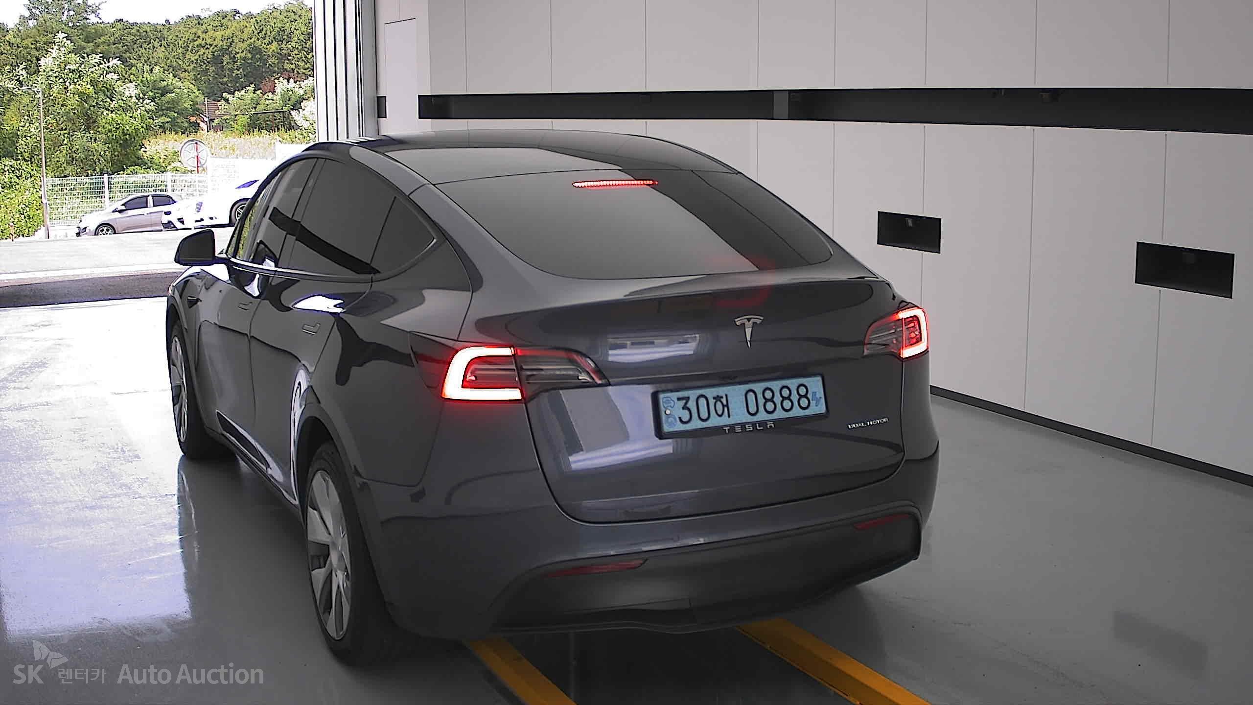 Tesla Model Y 2022 — صورة 15