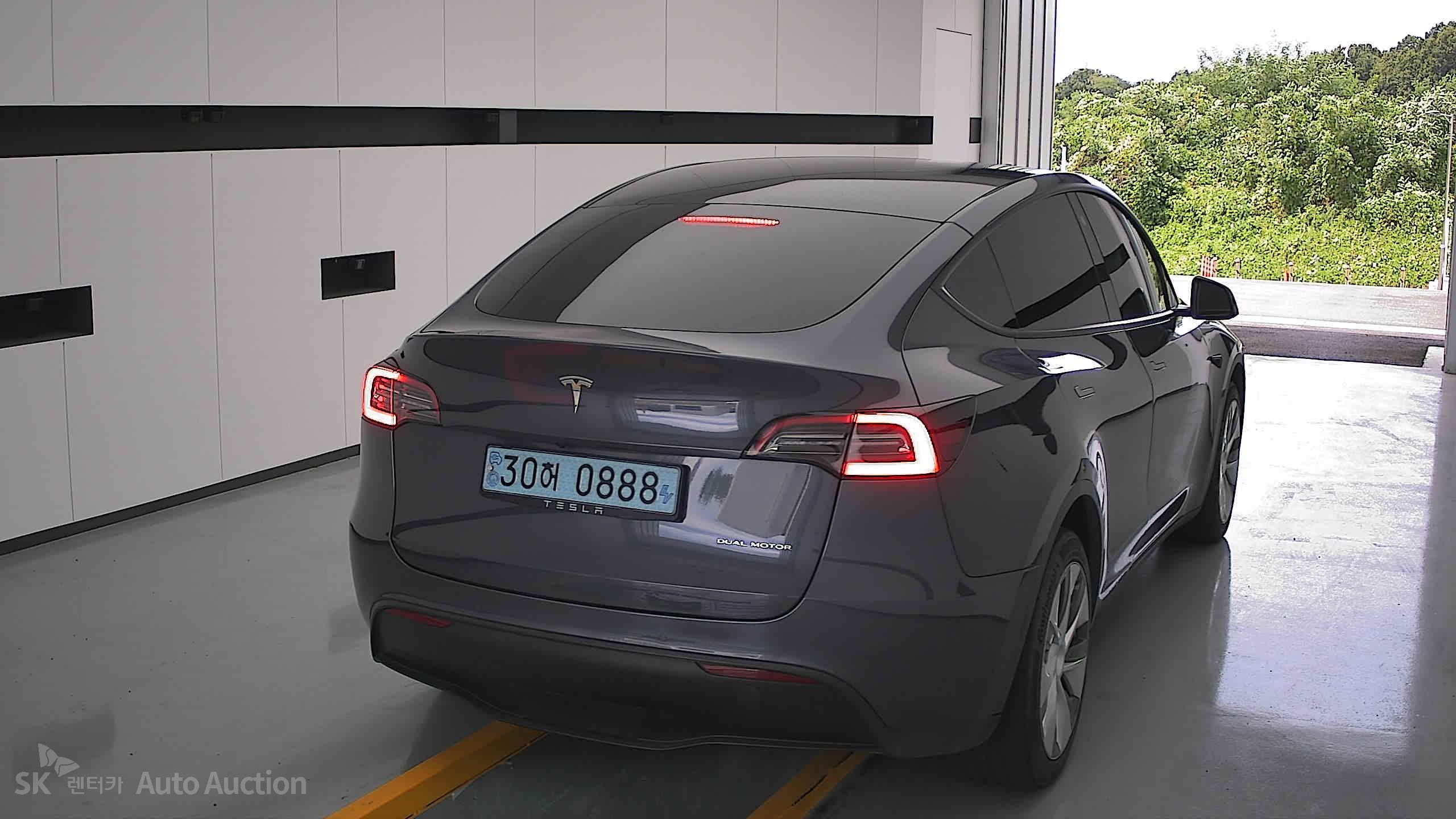 Tesla Model Y 2022 — صورة 16