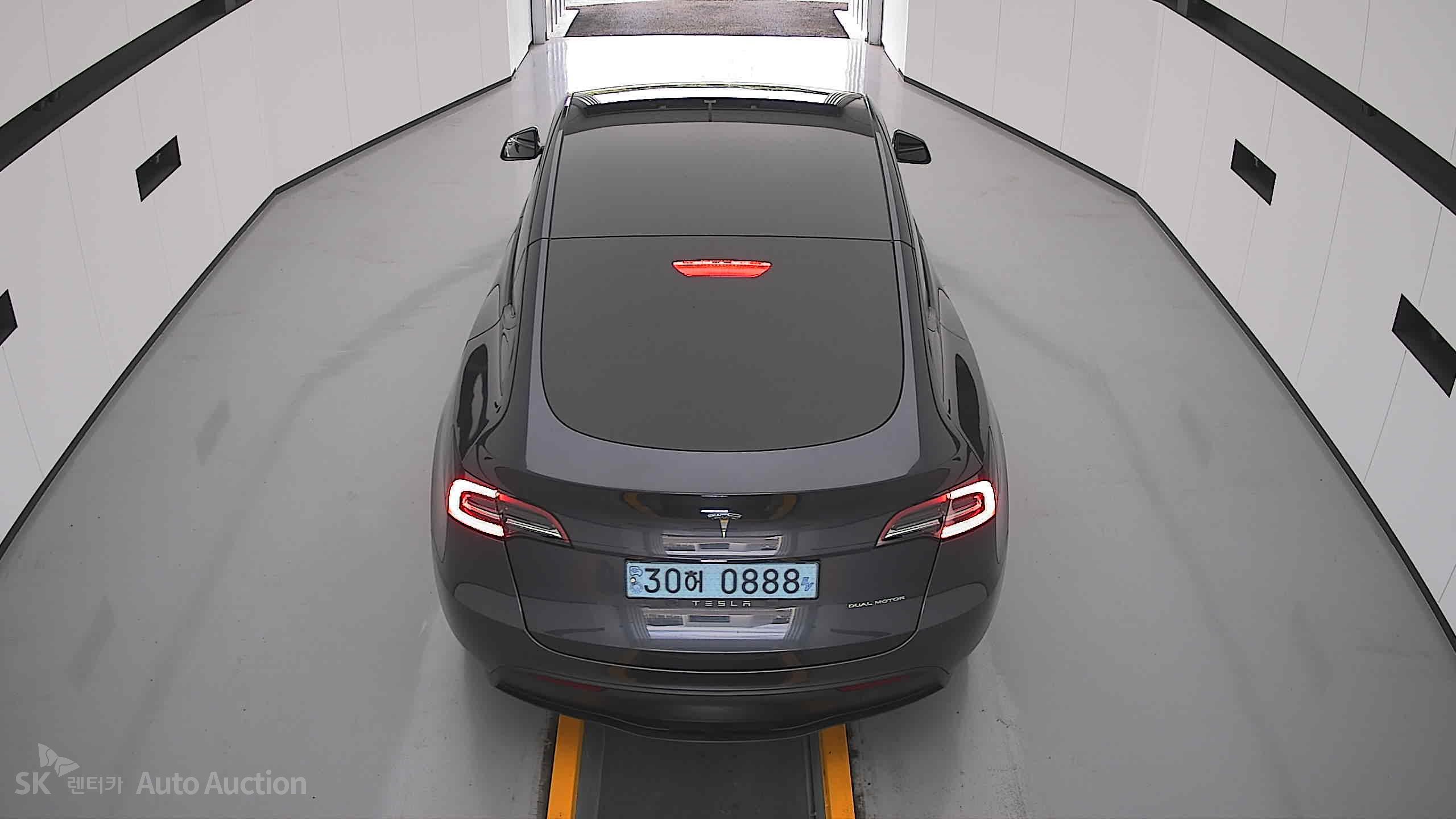 Tesla Model Y 2022 — صورة 23