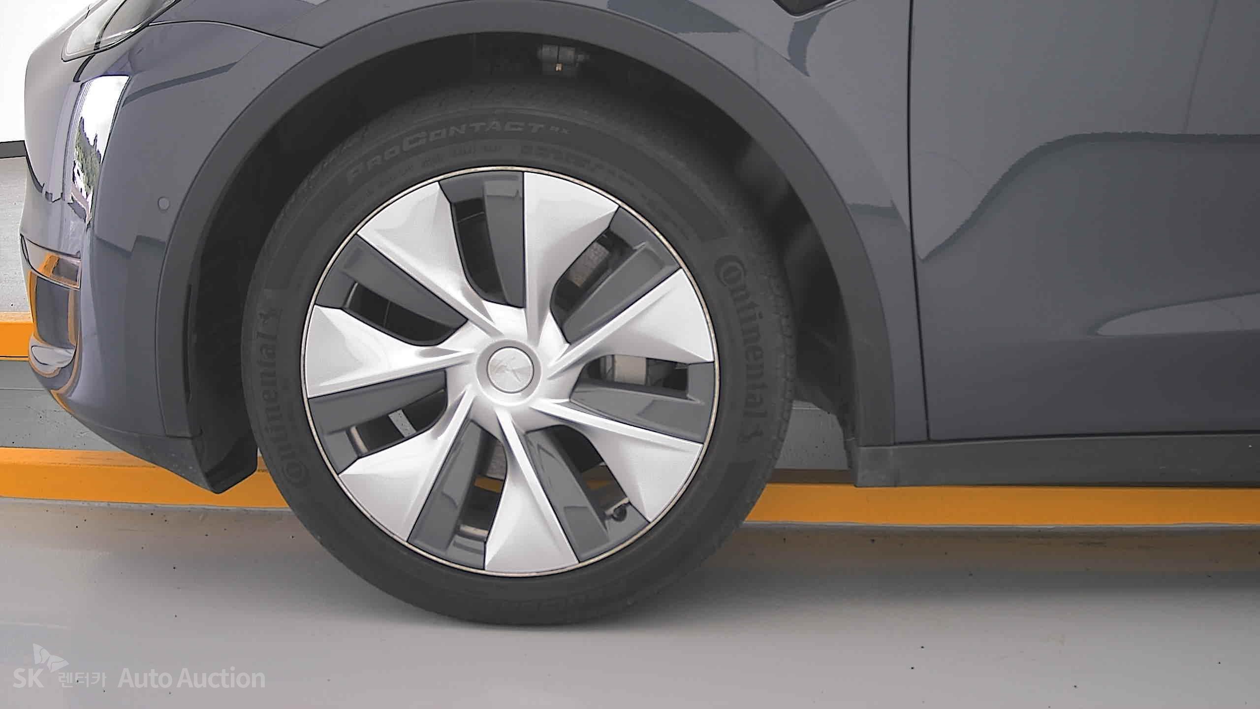 Tesla Model Y 2022 — صورة 25