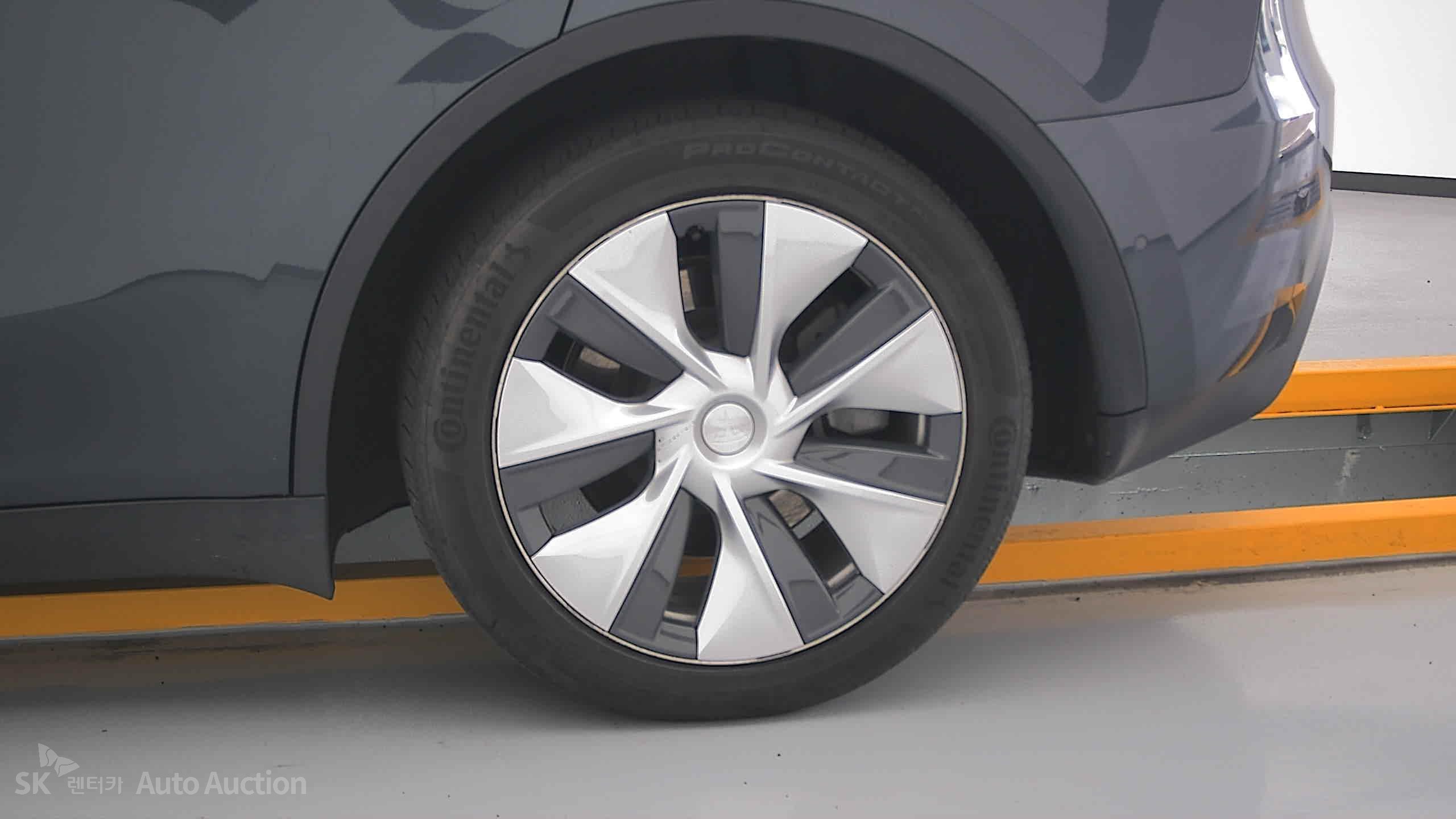 Tesla Model Y 2022 — صورة 26