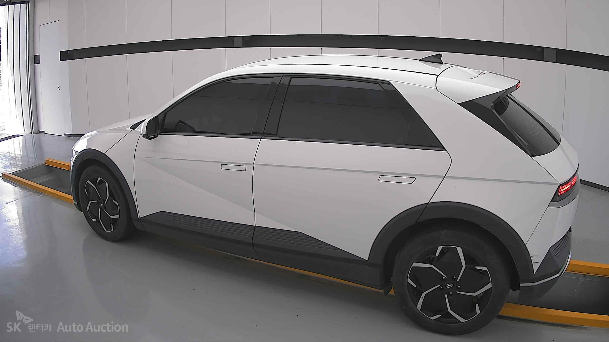 هيونداي Ioniq 2022 — صورة 14